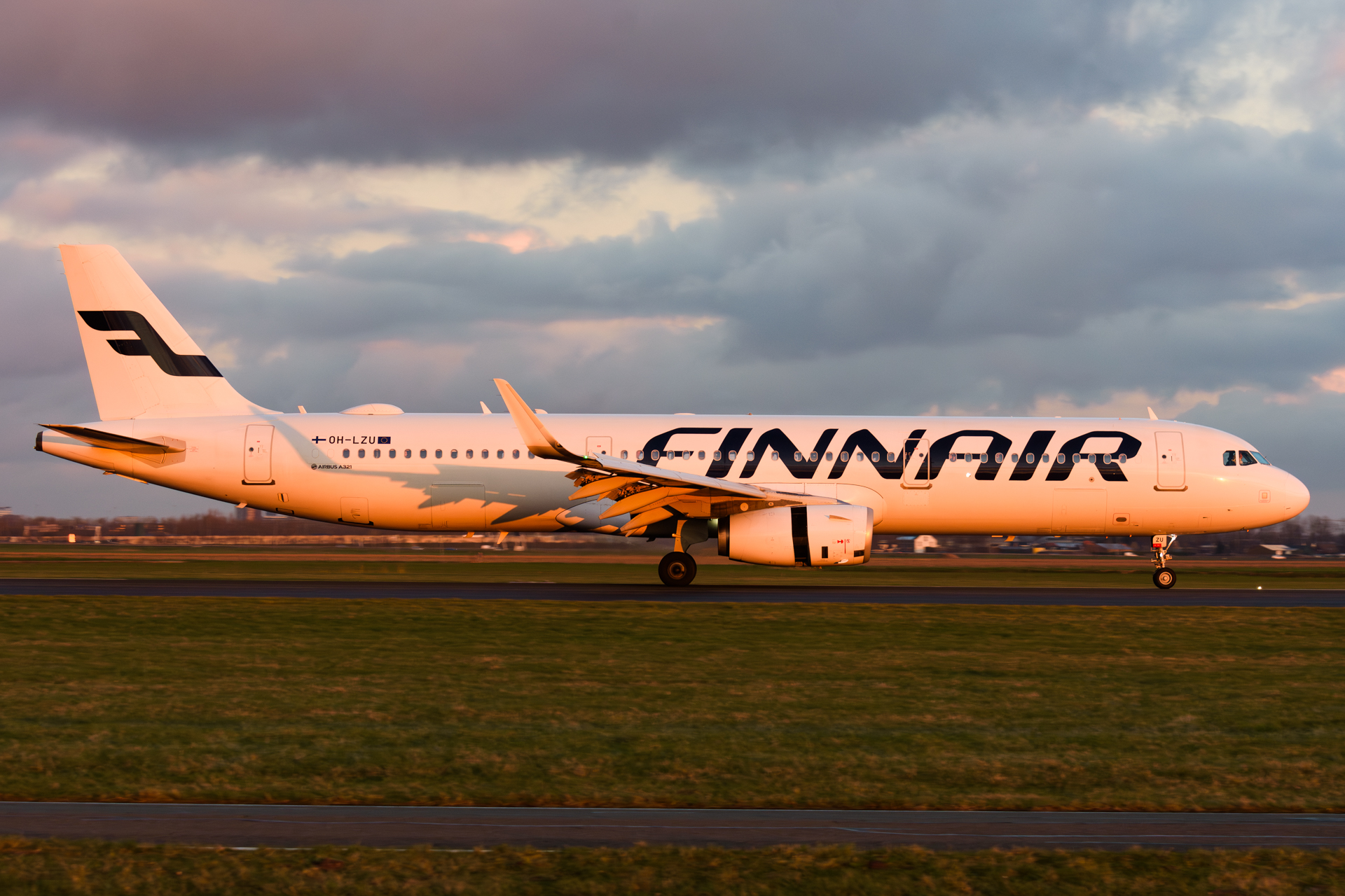Full size: Finnair Airbus A321-200 OH-LZU at Amsterdam Schiphol Airport