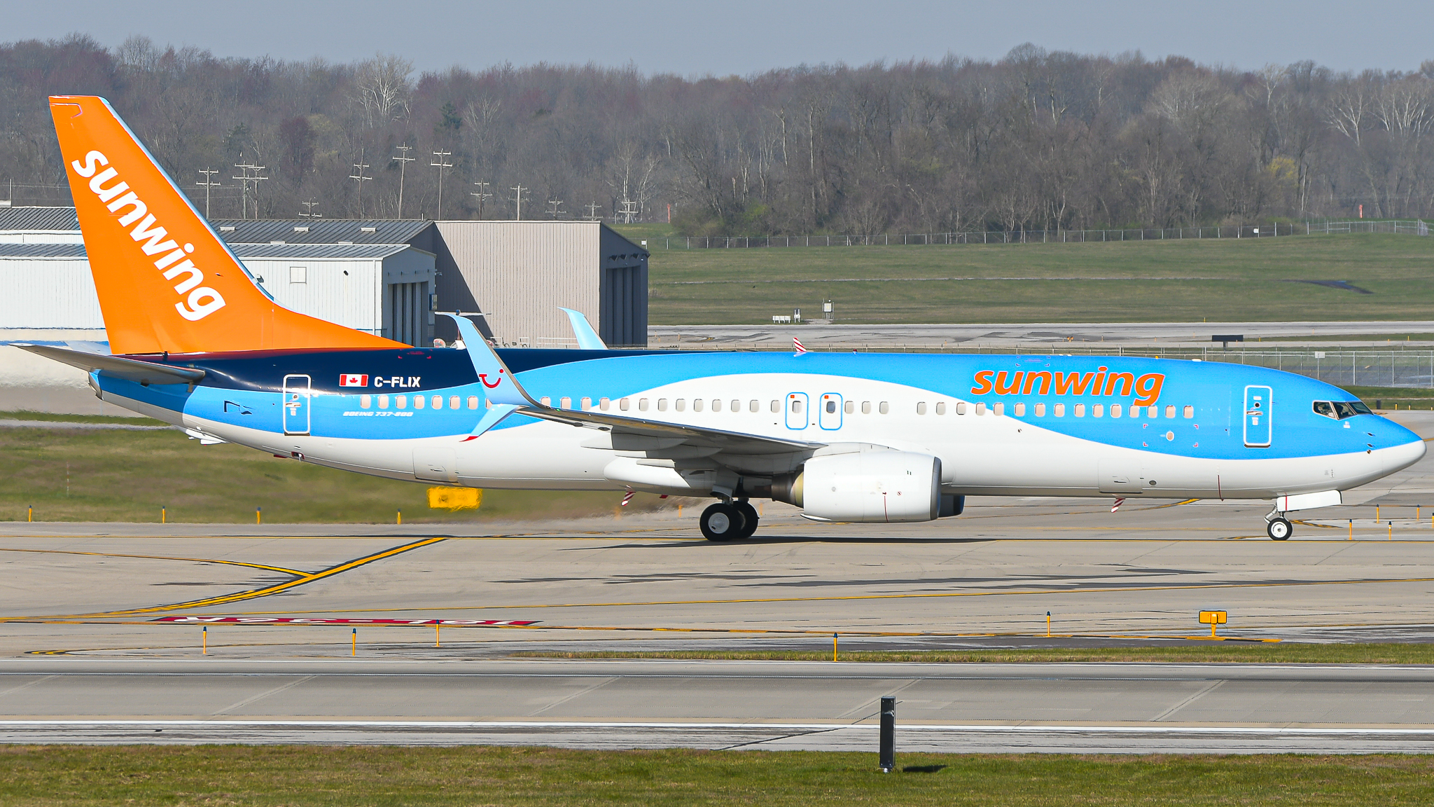 Full size: Sunwing Airlines Boeing 737-800 C-FLIX at Cincinnati/Northern Kentucky International Airport