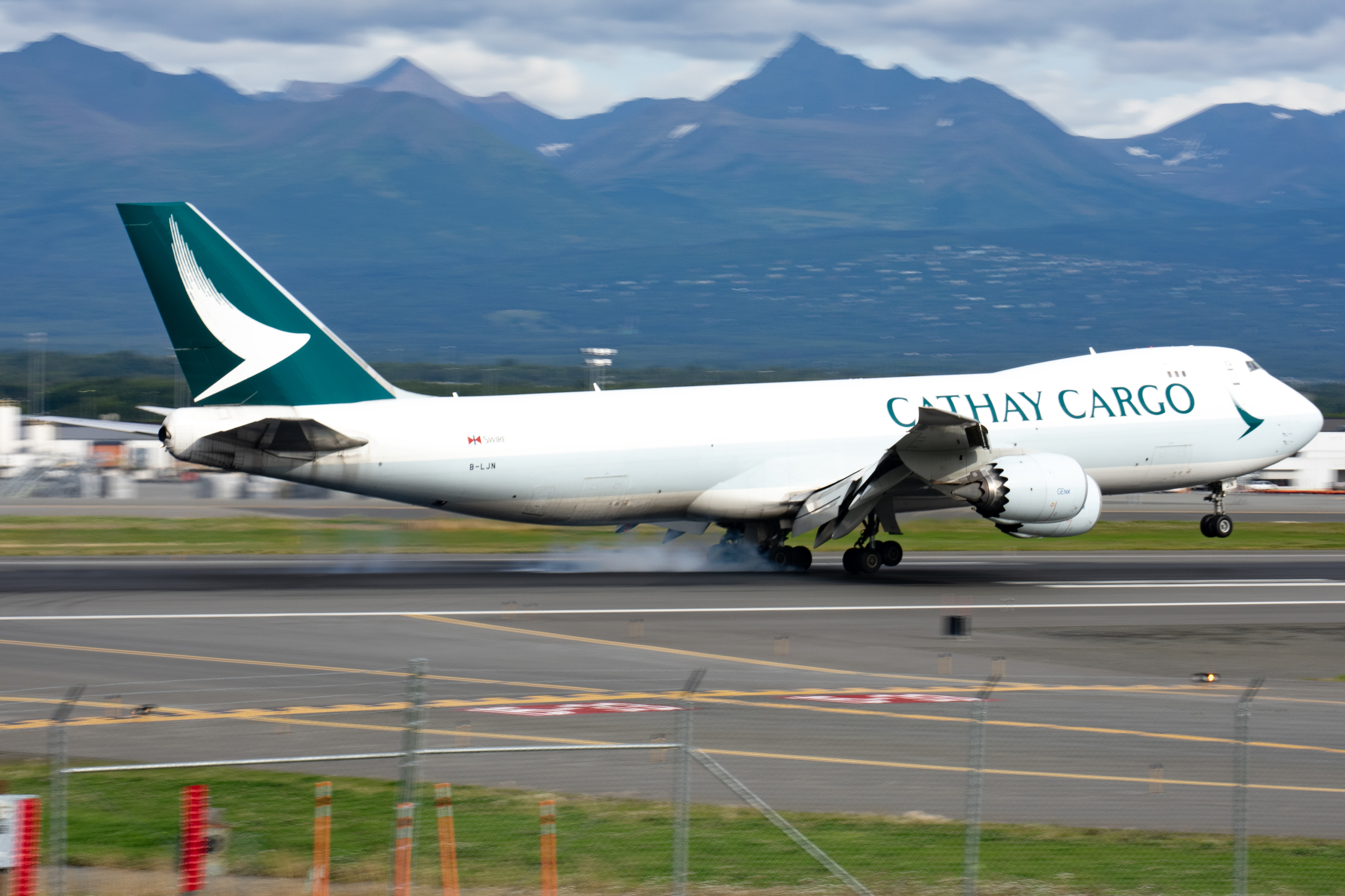 Full size: Cathay Pacific Cargo Boeing 747-8F B-LJN at Anchorage Ted Stevens International Airport