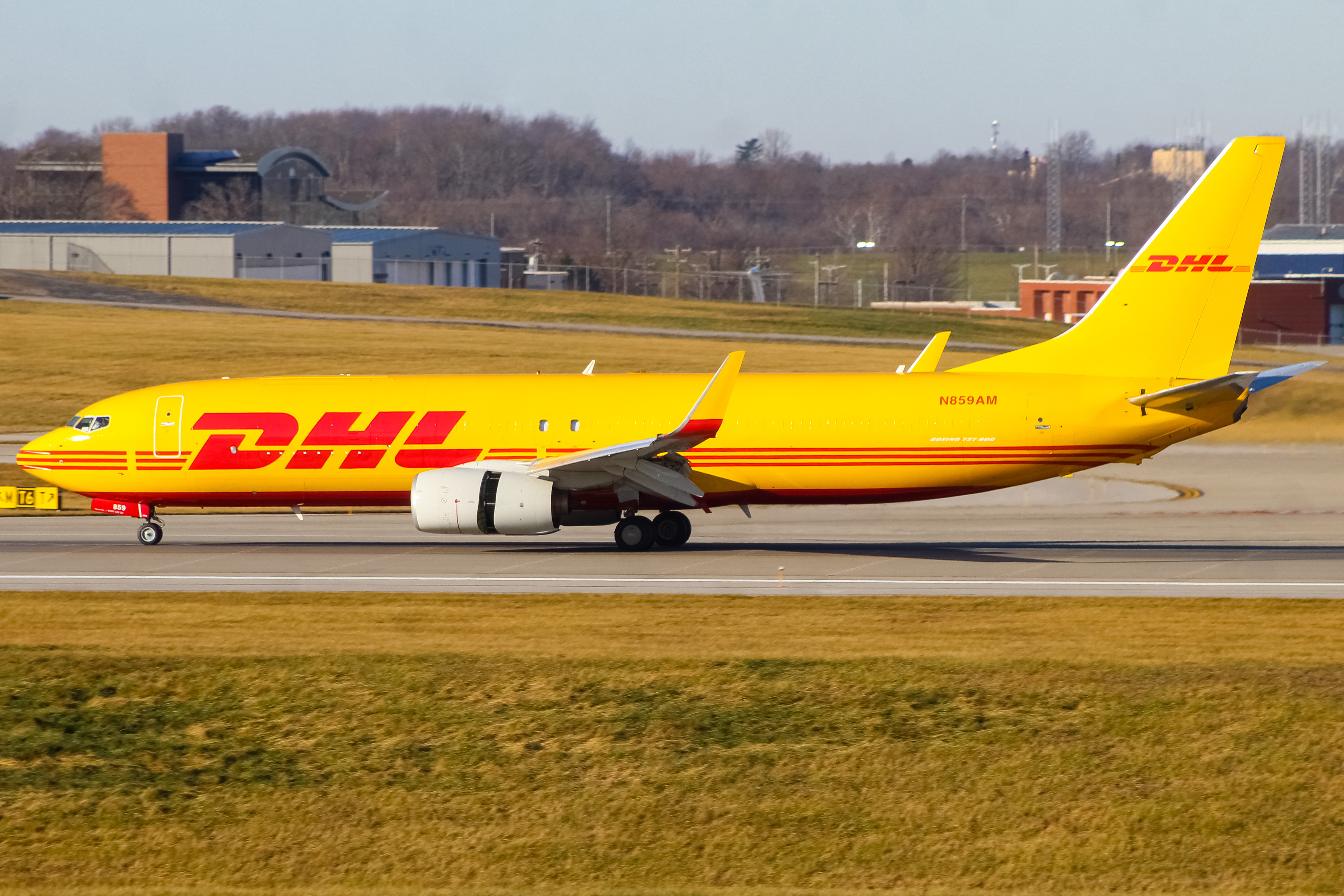 Full size: DHL Boeing 737-800 N859AM at Cincinnati/Northern Kentucky International Airport