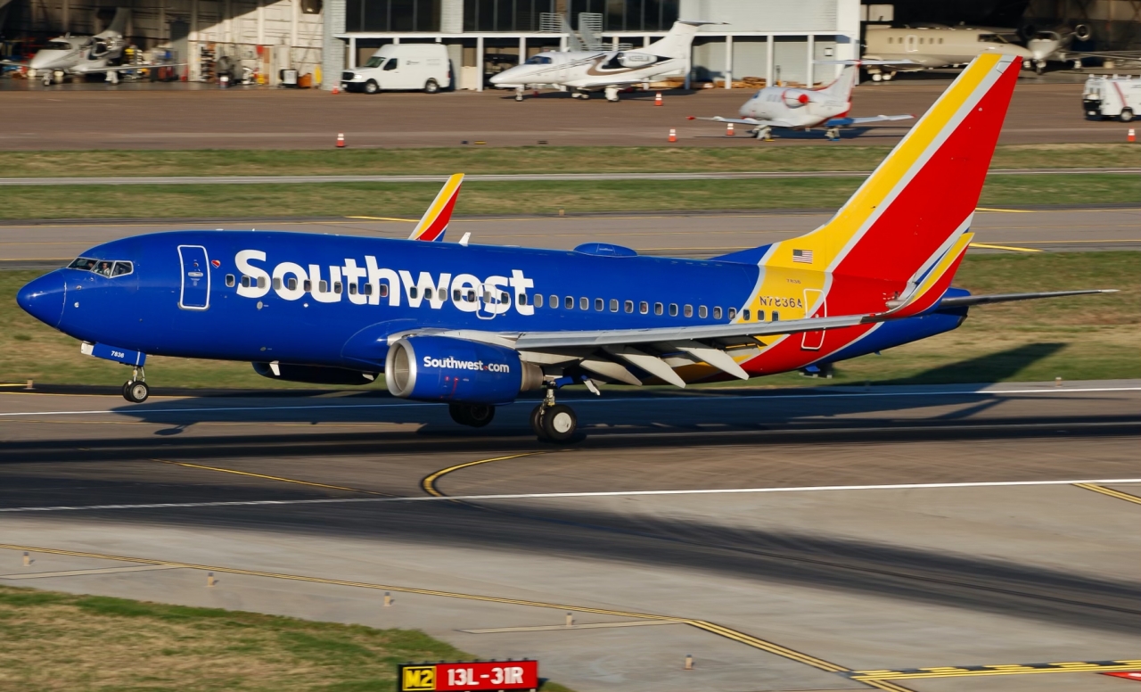 Full size: Southwest Airlines Boeing 737-700 N7863A at Dallas Love Field Airport