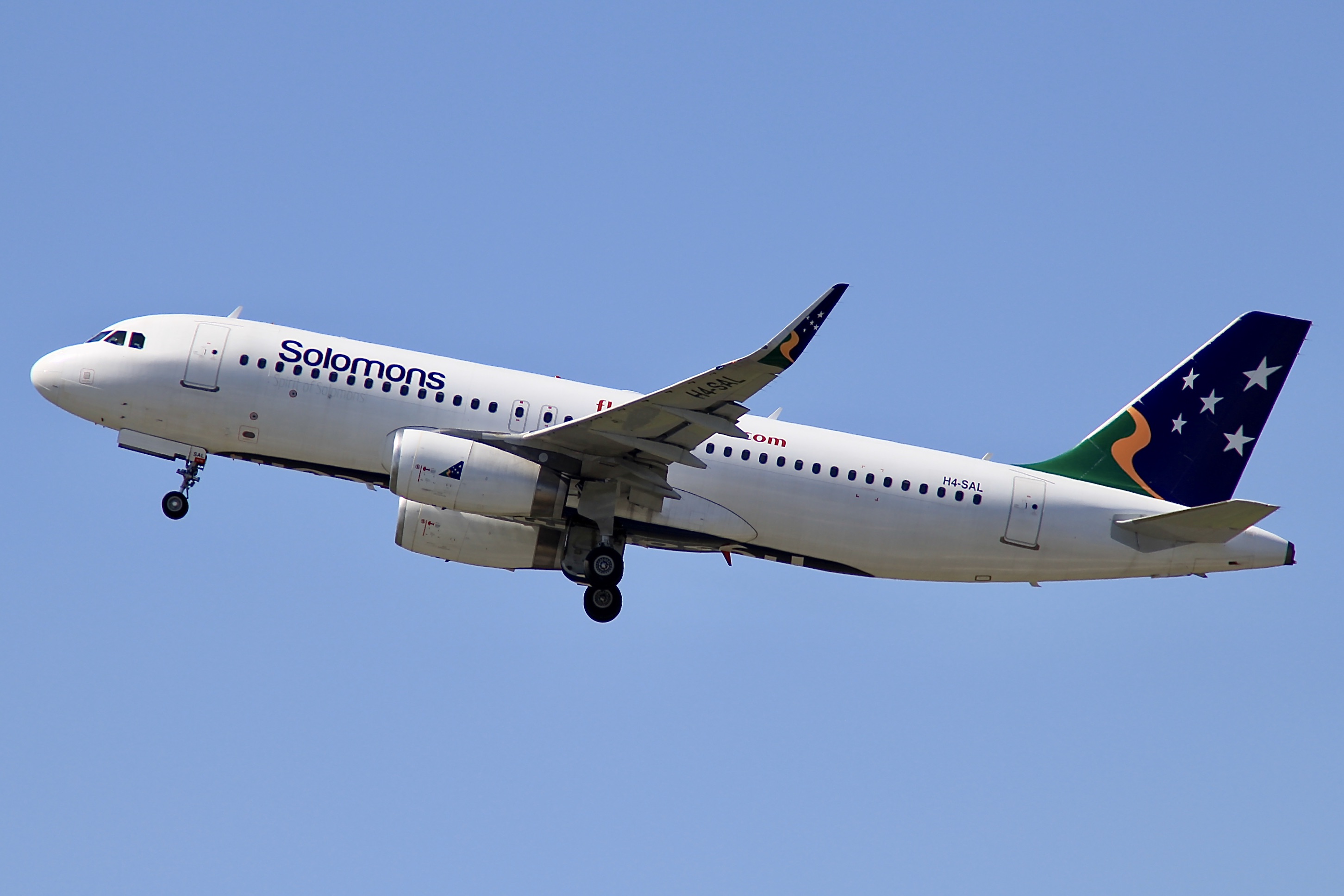 Full size: Solomon Airlines Airbus A320 H4-SAL at Auckland International Airport