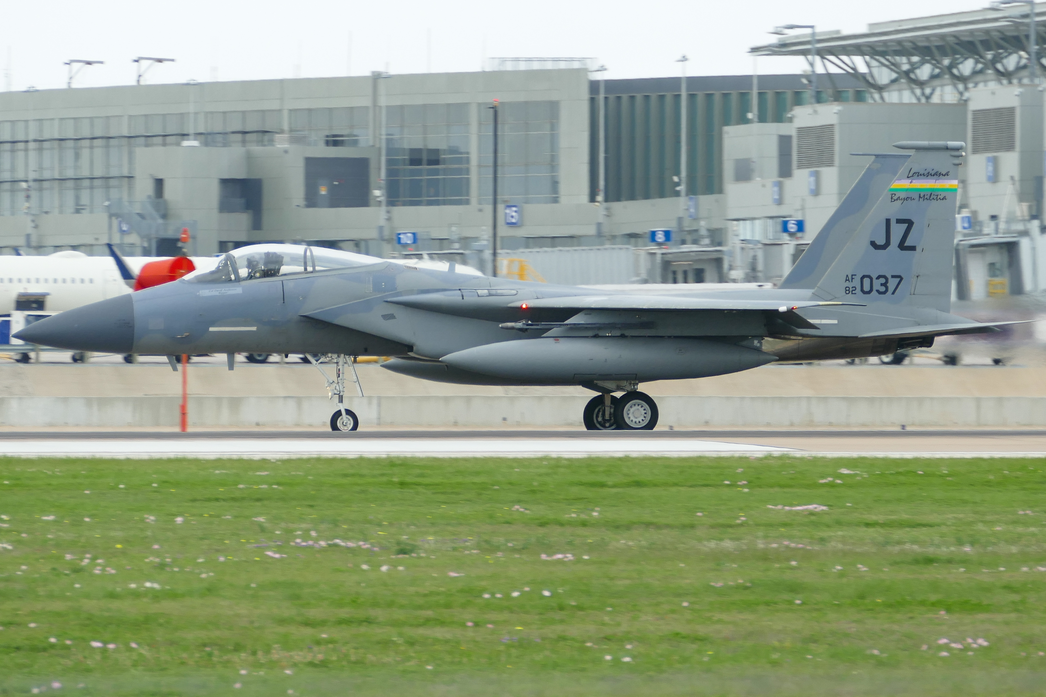 Full size: USN - United States Navy McDonnell Douglas F-15 Eagle 82-0037 at Austin-Bergstrom International Airport