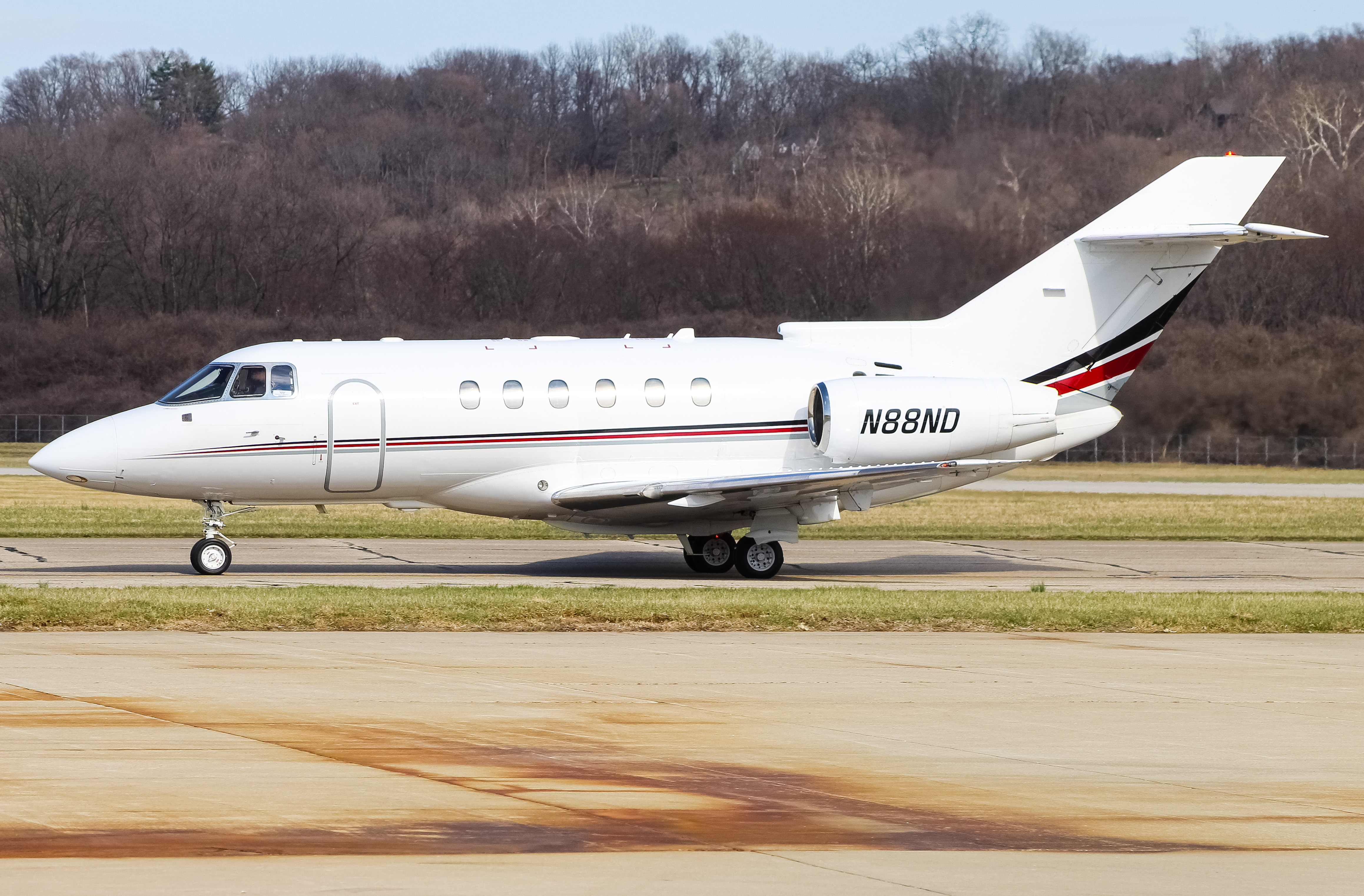 Full size: PRIVATE Beechcraft Hawker 750 N88ND at Cincinnati Municipal Airport/Lunken Field
