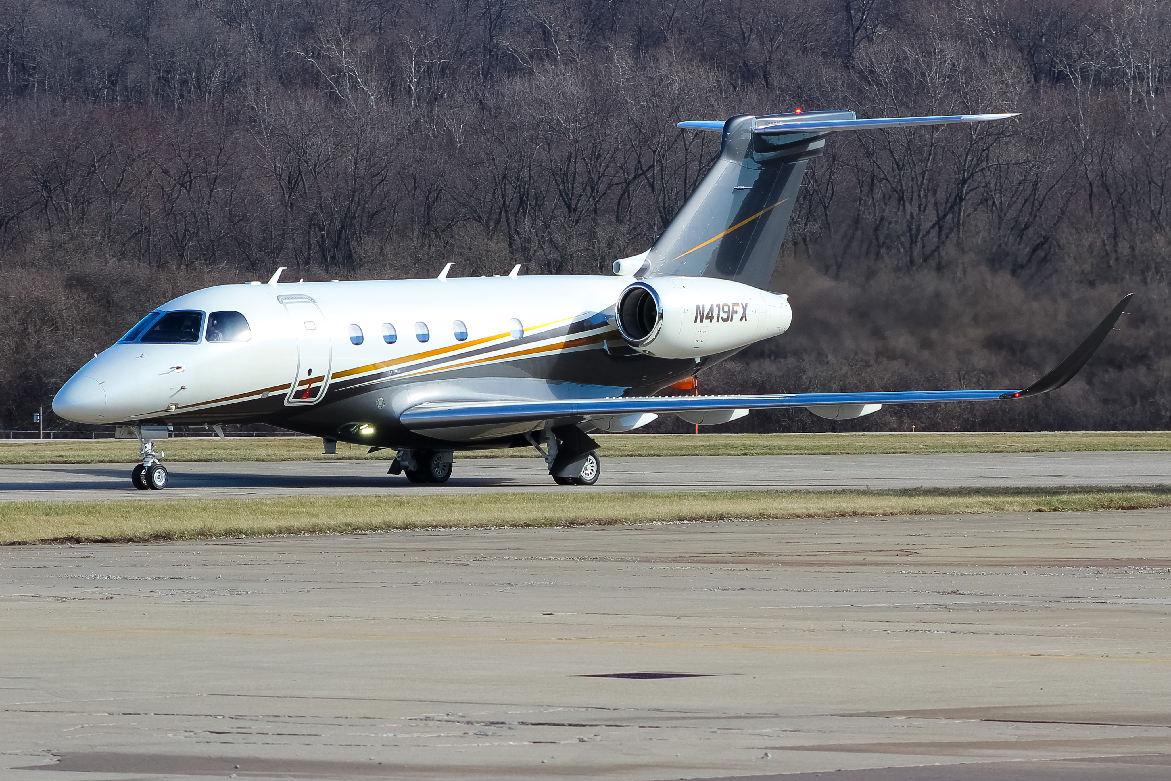 Full size: FlexJet Embraer Legacy 450 N419FX at Cincinnati Municipal Airport/Lunken Field