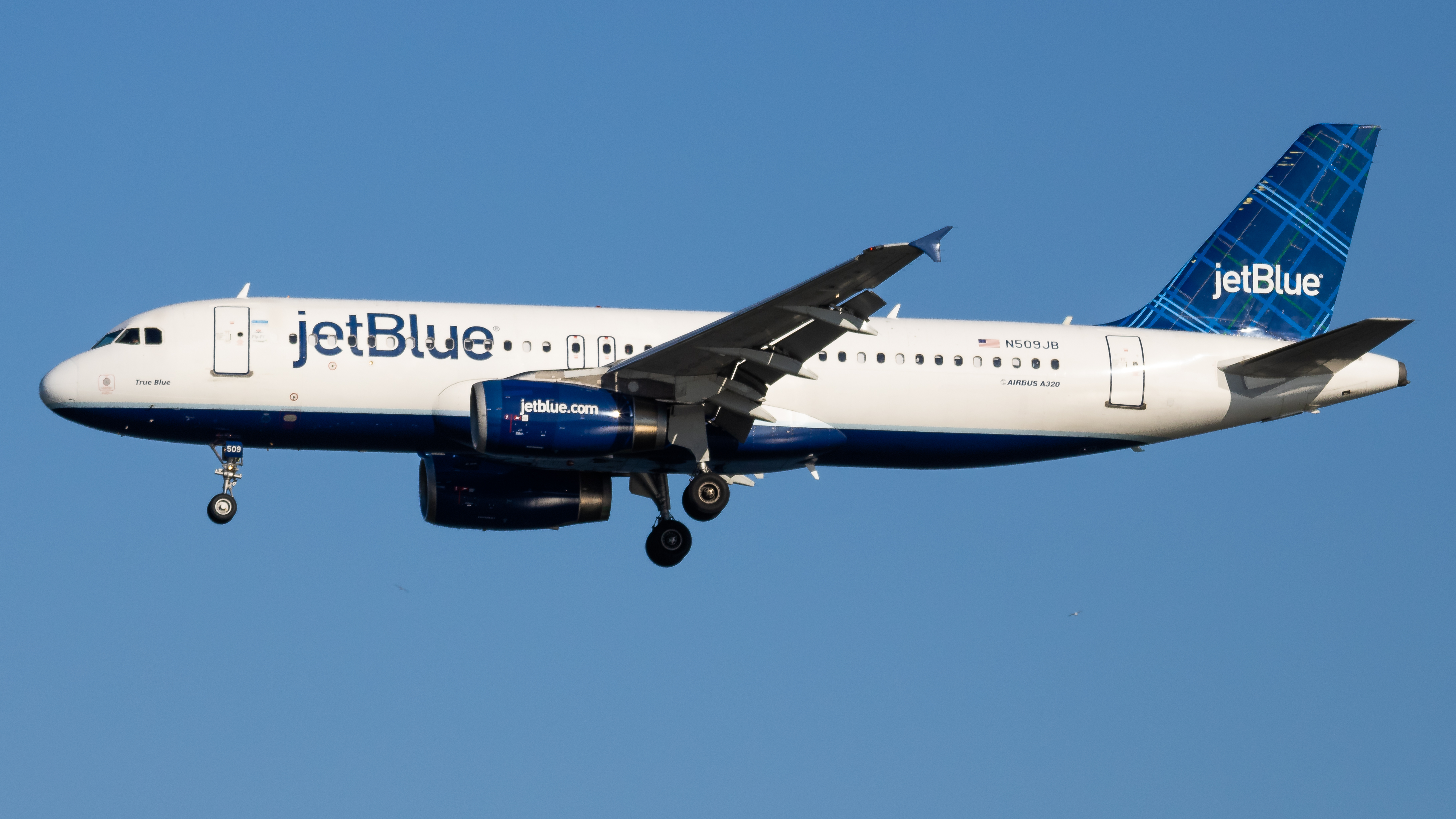 Full size: JetBlue Airways Airbus A320 N509JB at Ronald Reagan National Airport