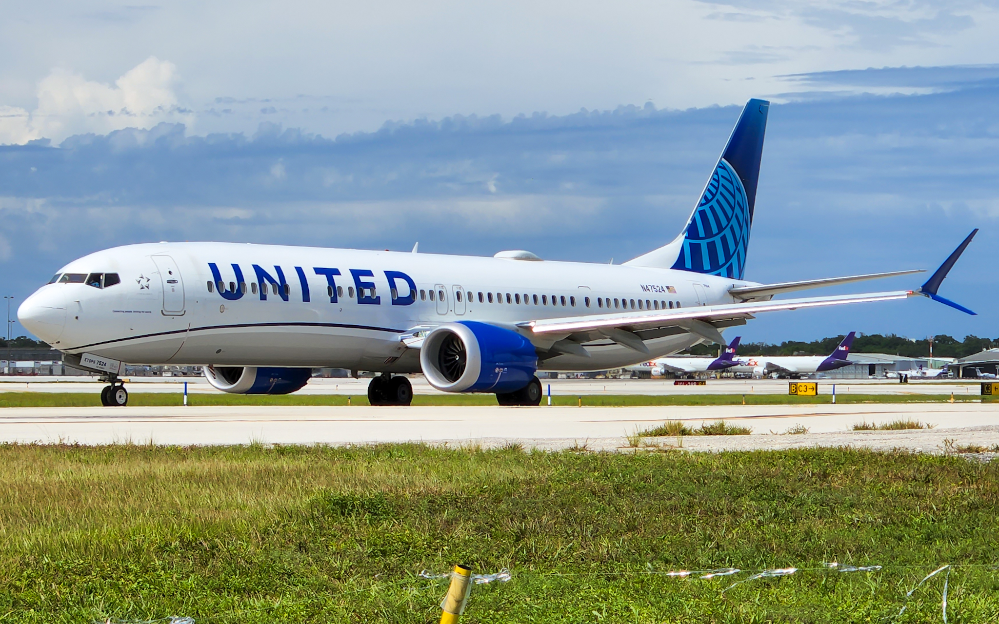 Full size: United Airlines Boeing 737 MAX 9 N47524 at Fort Lauderdale/Hollywood International Airport
