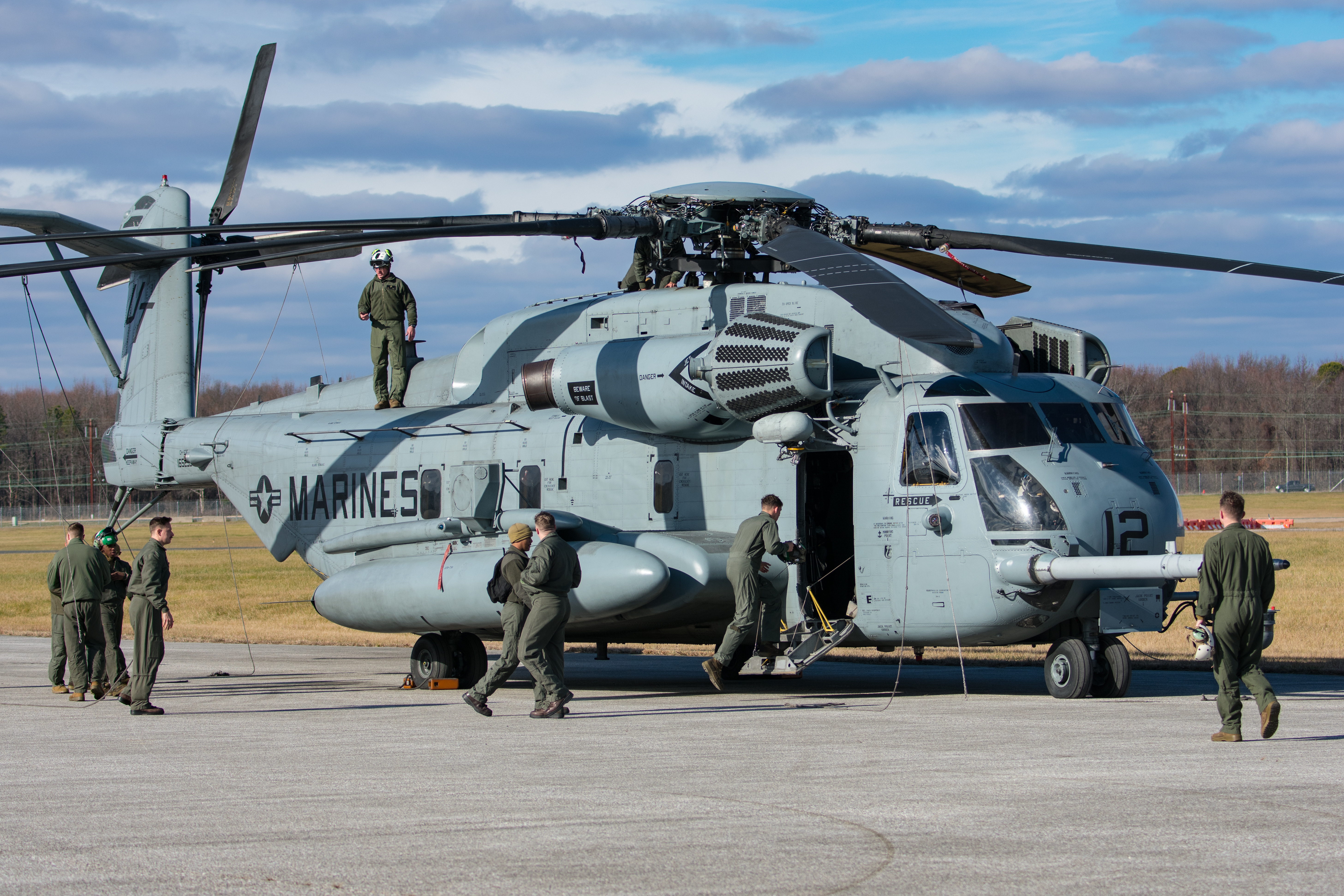 Full size: USMC - United States Marine Corp Sikorsky CH-53E Super Stallion 165252 at Martin State Airport