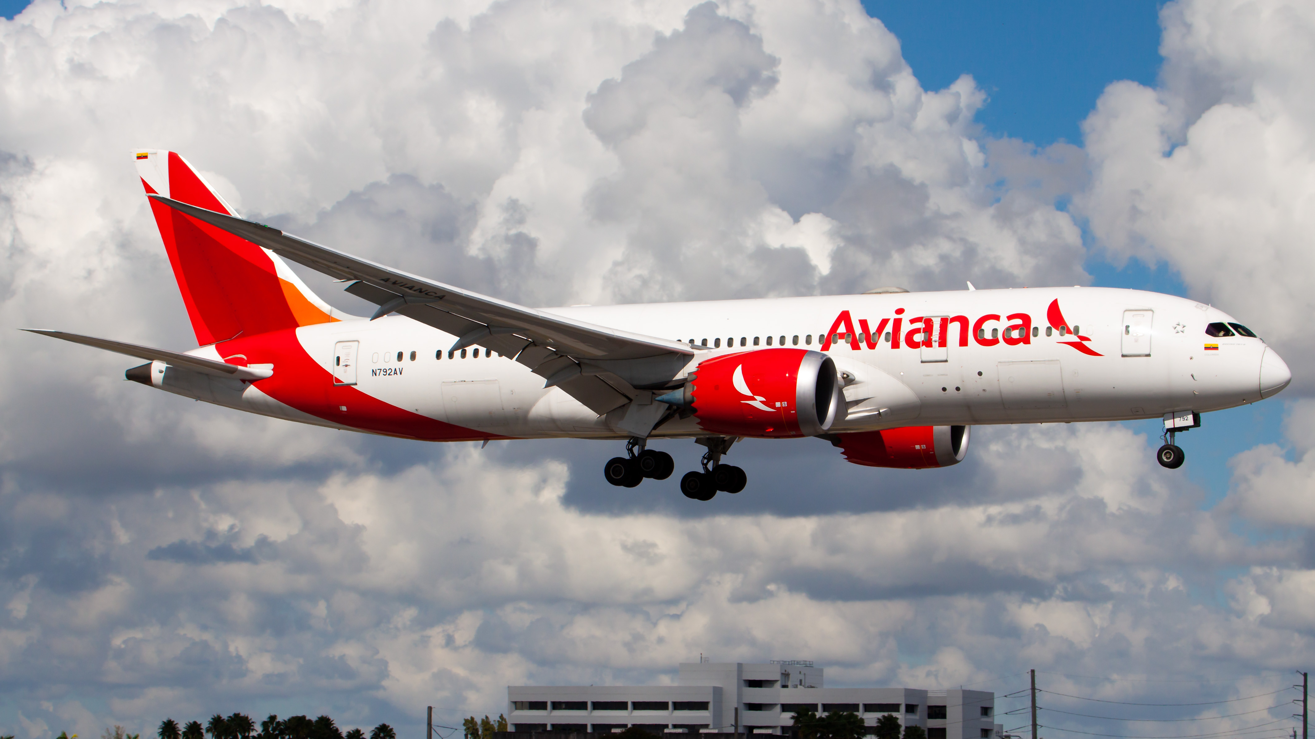 Full size: Avianca Boeing 787-8 N792AV at Miami International Airport
