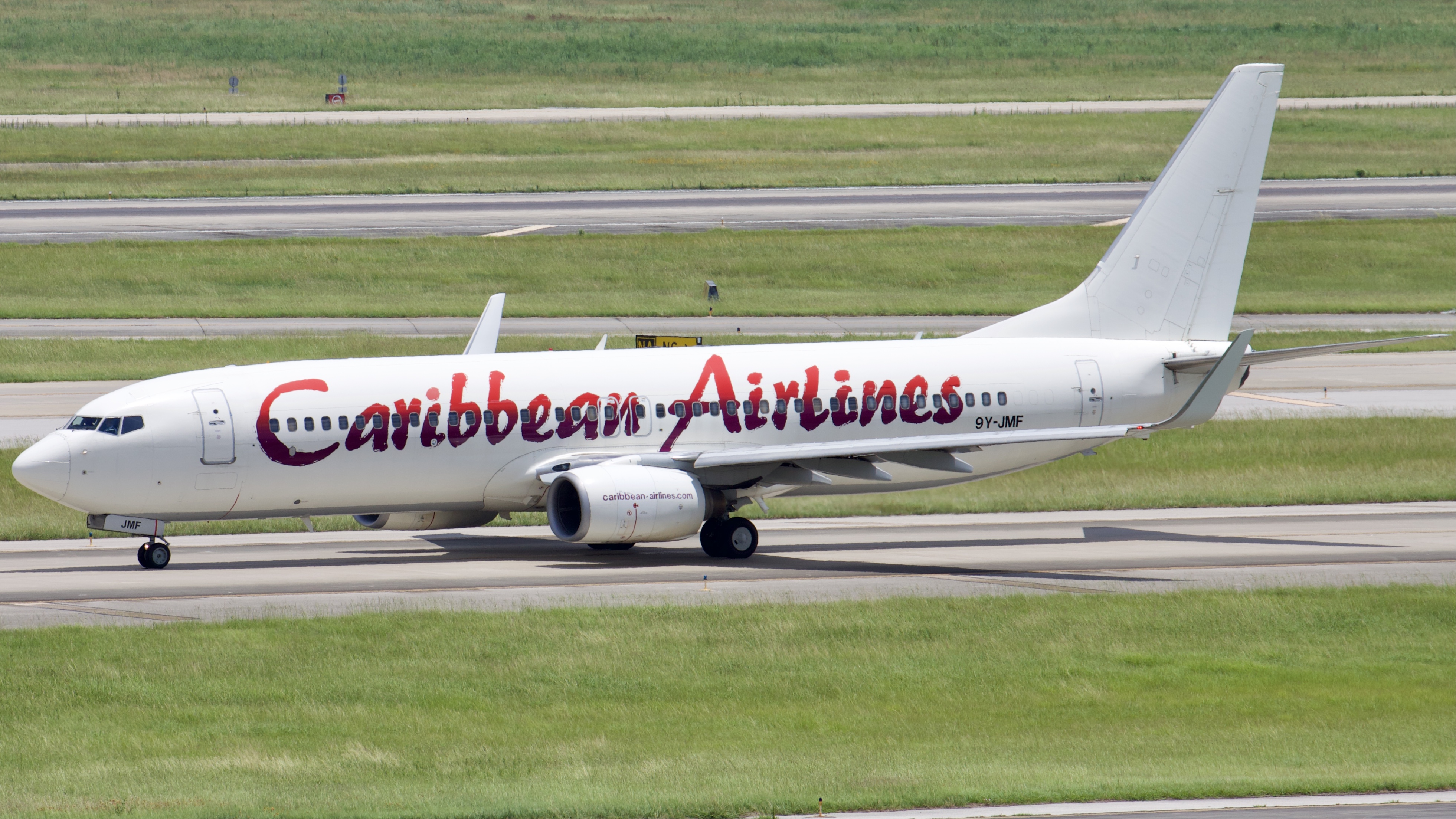 Full size: Caribbean Airlines Boeing 737-800 9Y-JMF at Houston-George Bush Intercontinental Airport