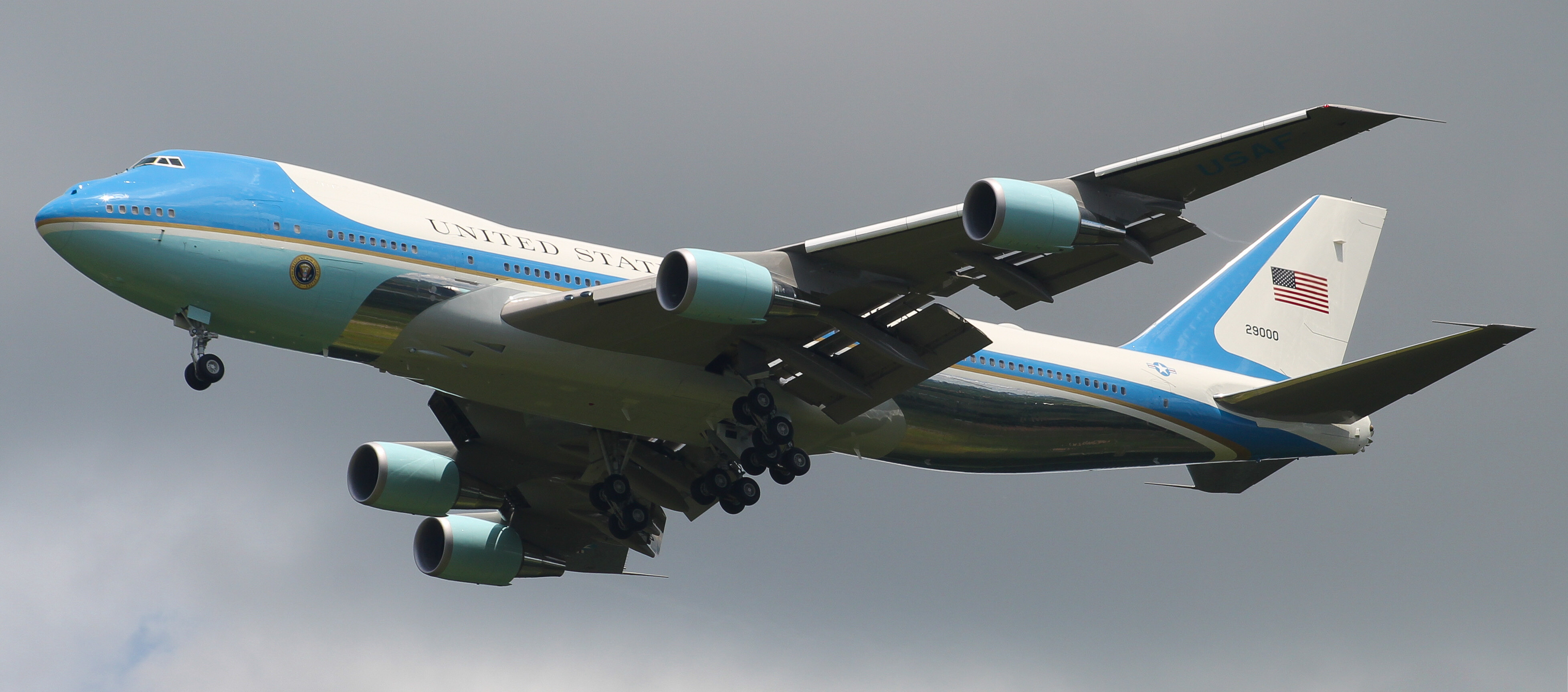Full size: United States Air Force Boeing VC-25A 92-9000 at Harrisburg International Airport