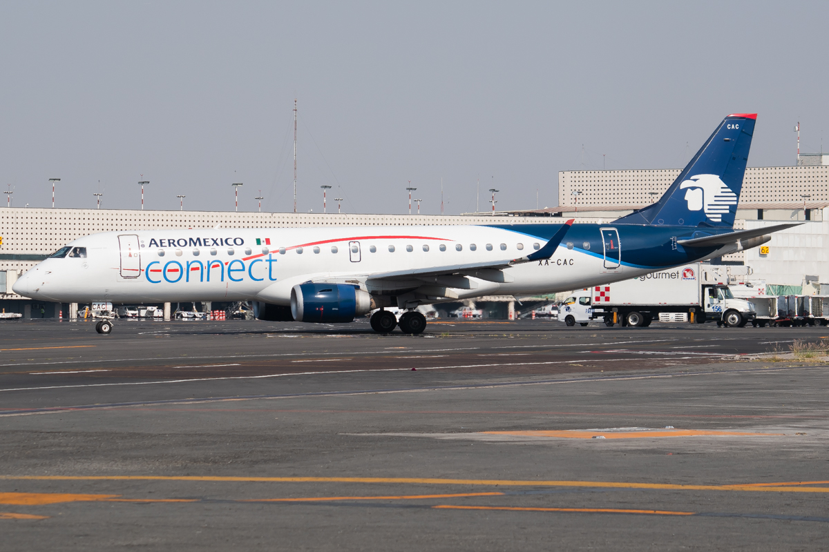 Full size: AeroMexico Connect Embraer E190 XA-CAC at Mexico City International Airport