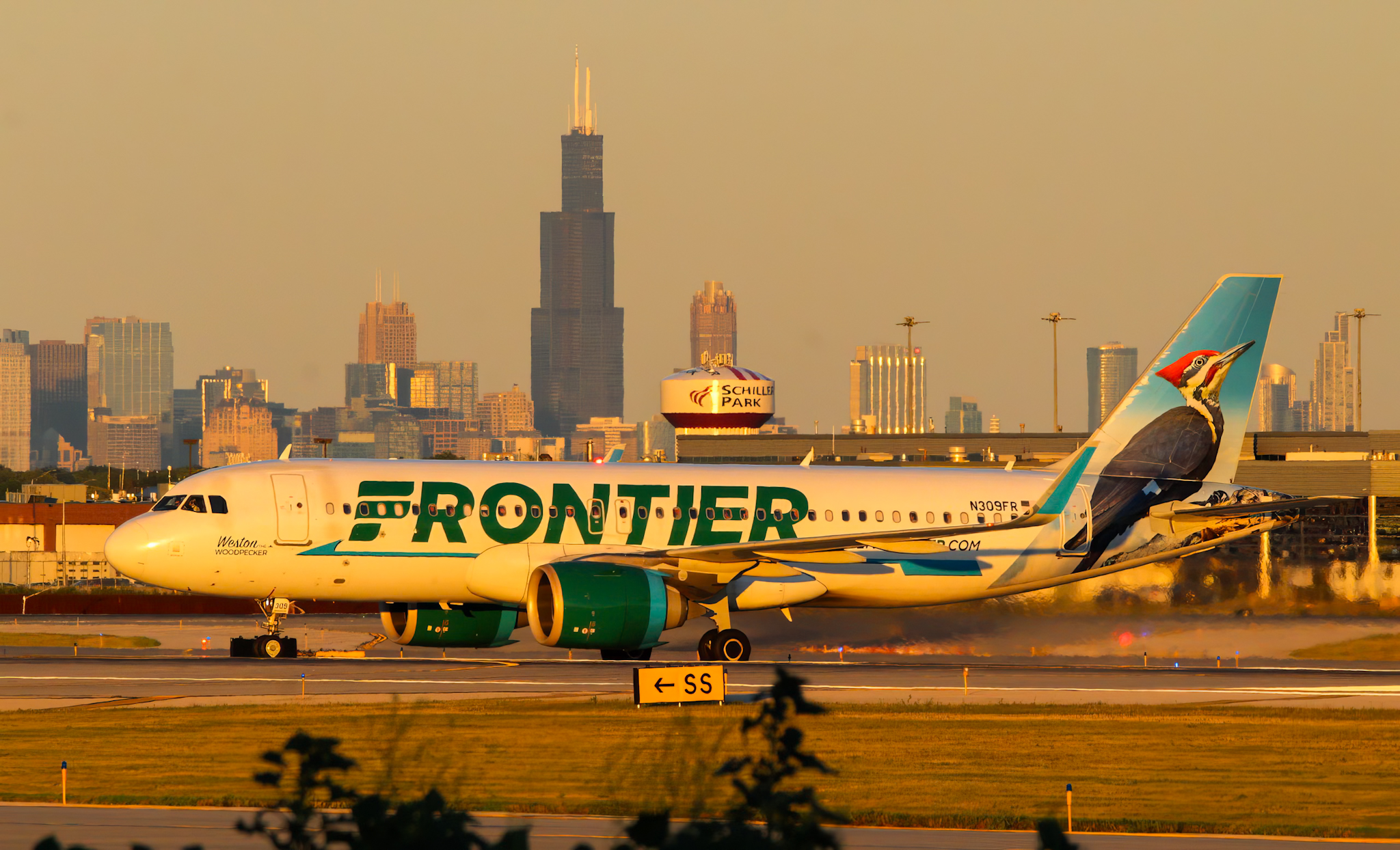 Full size: Frontier Airlines Airbus A320NEO N309FR at Chicago O'Hare International Airport