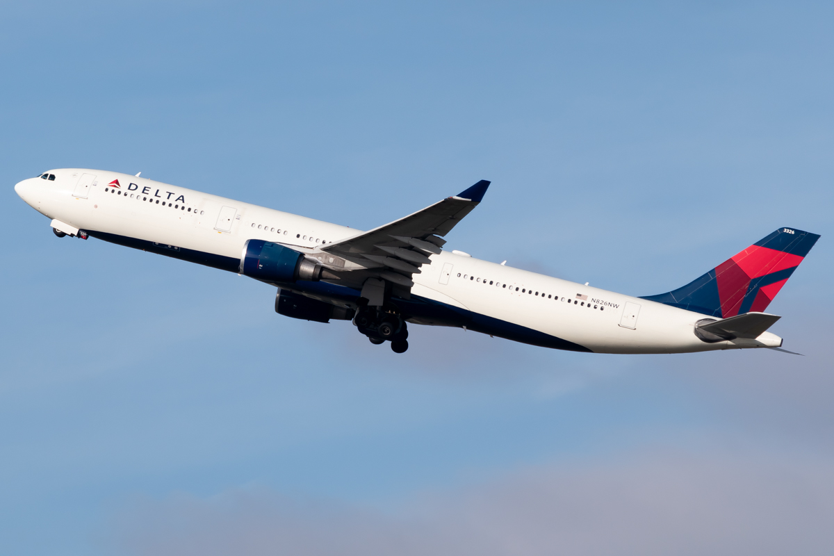 Full size: Delta Airlines Airbus A330-300 N826NW at Paris Charles de Gaulle Airport