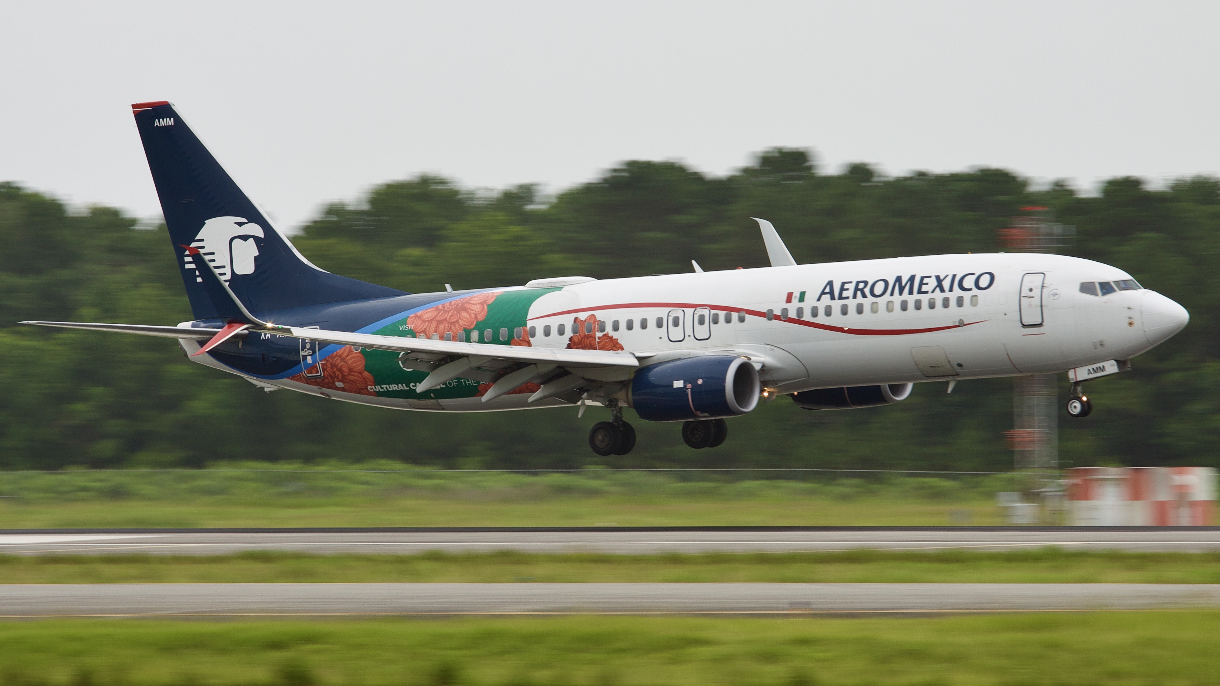 Full size: Aeromexico Boeing 737-800 XA-AMM at Houston-George Bush Intercontinental Airport