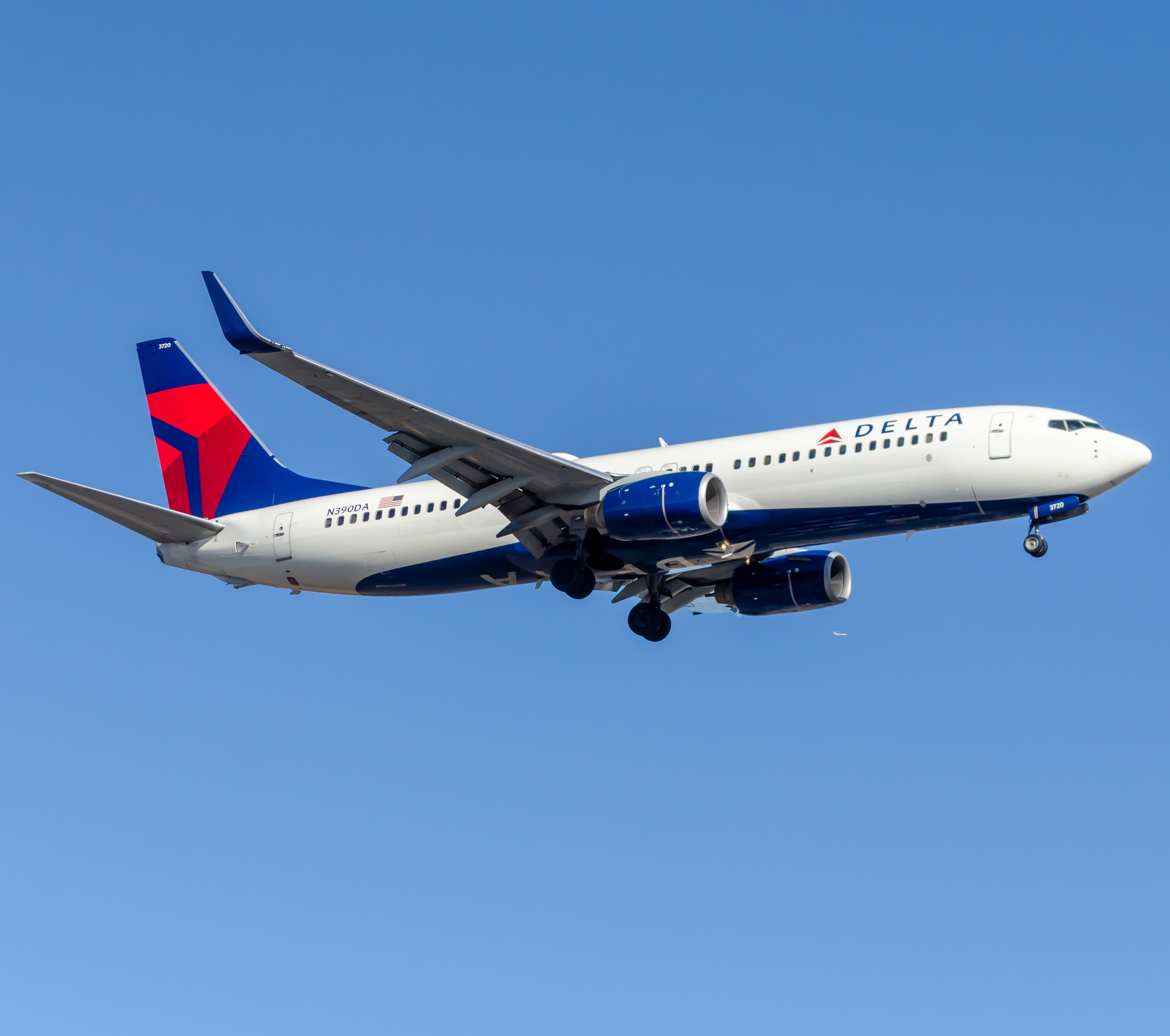 Full size: Delta Airlines Boeing 737-800 N390DA at Newark Liberty International Airport
