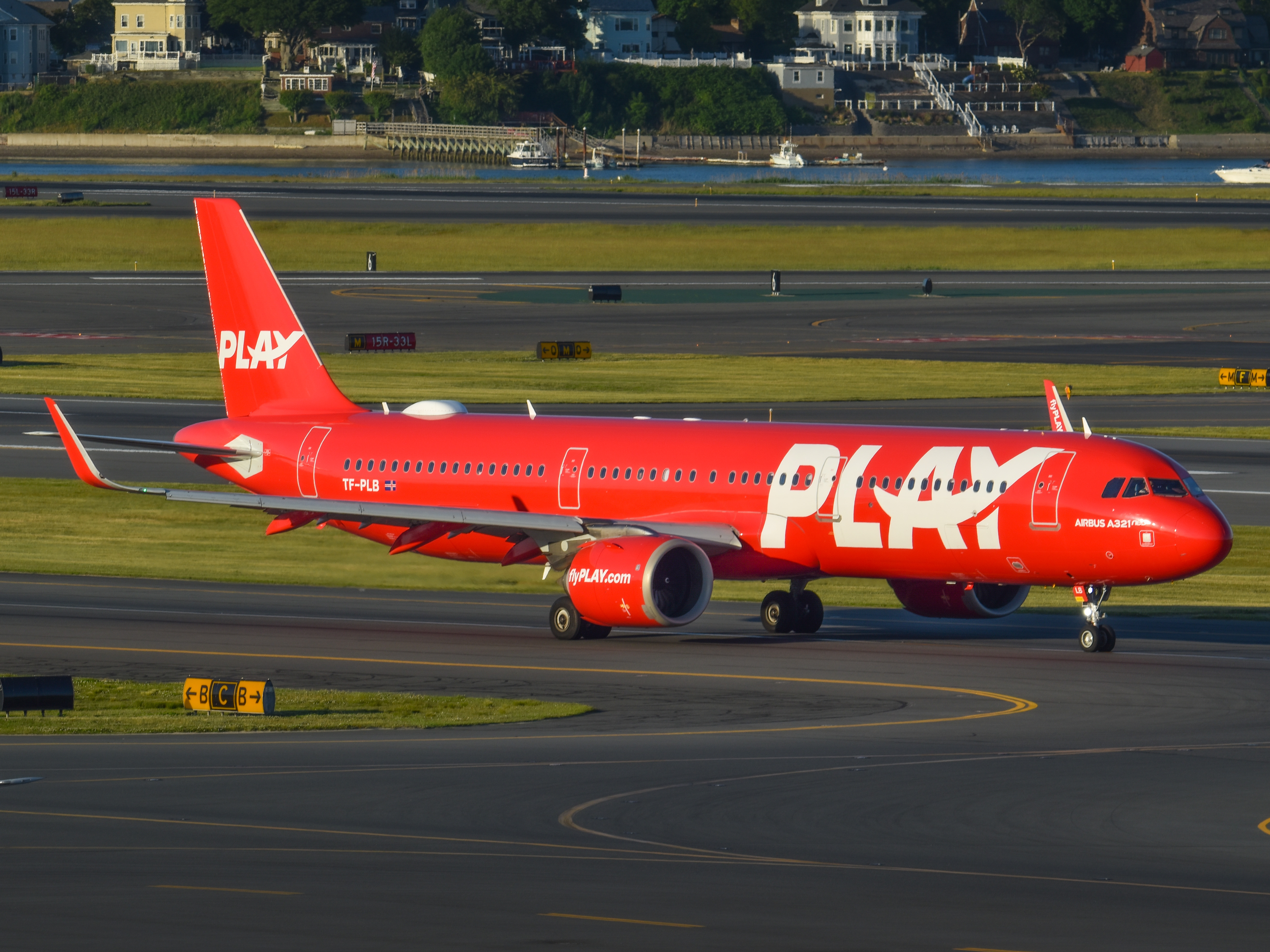 Full size: Play Airbus A321NEO TF-PLB at General Edward Lawrence Logan International Airport