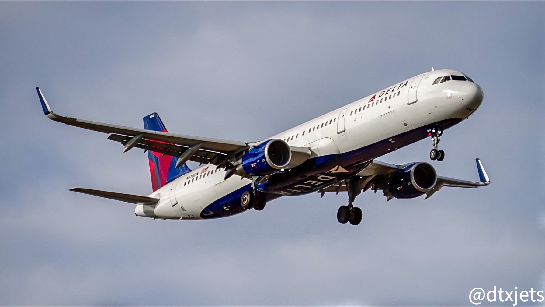 Full size: Delta Airlines Airbus A321-200 N370DN  at Dallas-Fort Worth International Airport