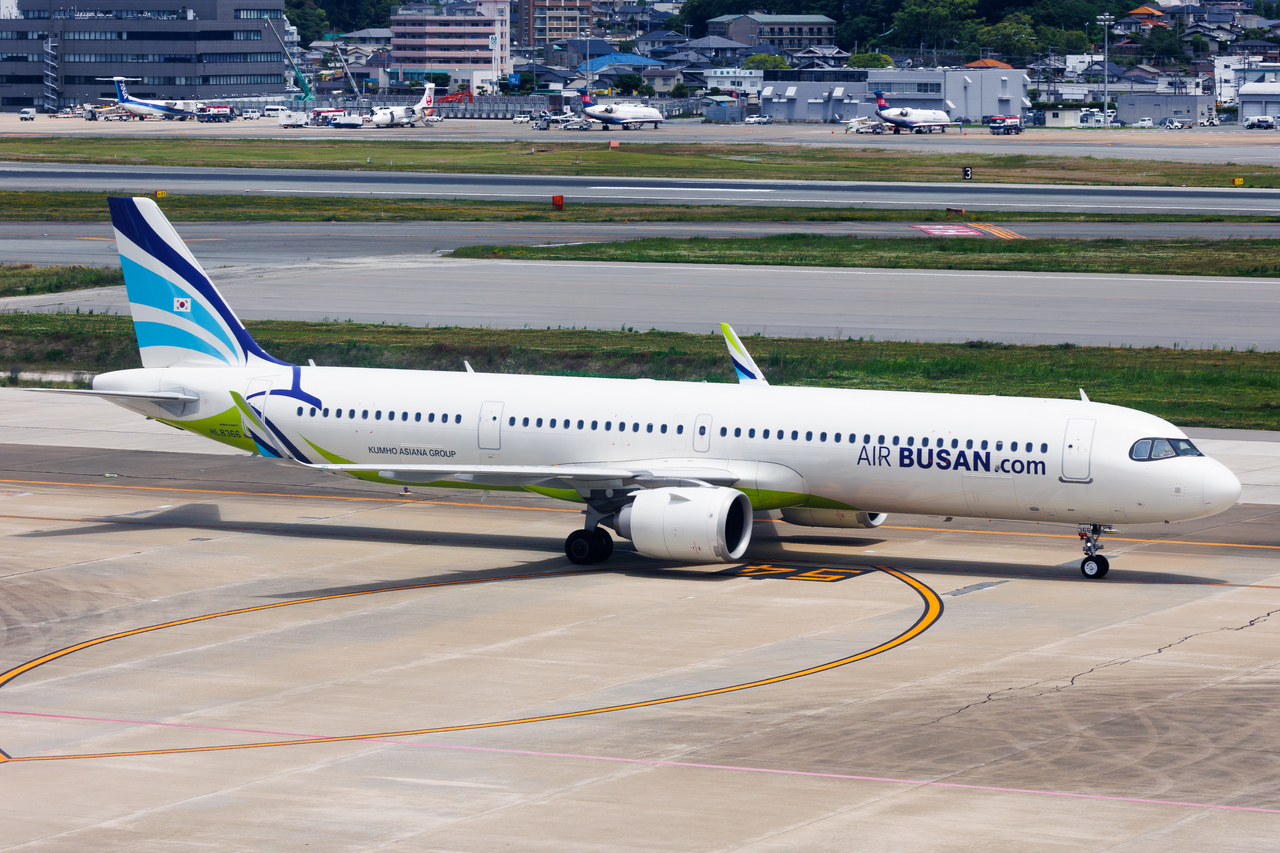 Full size: Air Busan Airbus A321NEO HL8366 at Fukuoka Airport