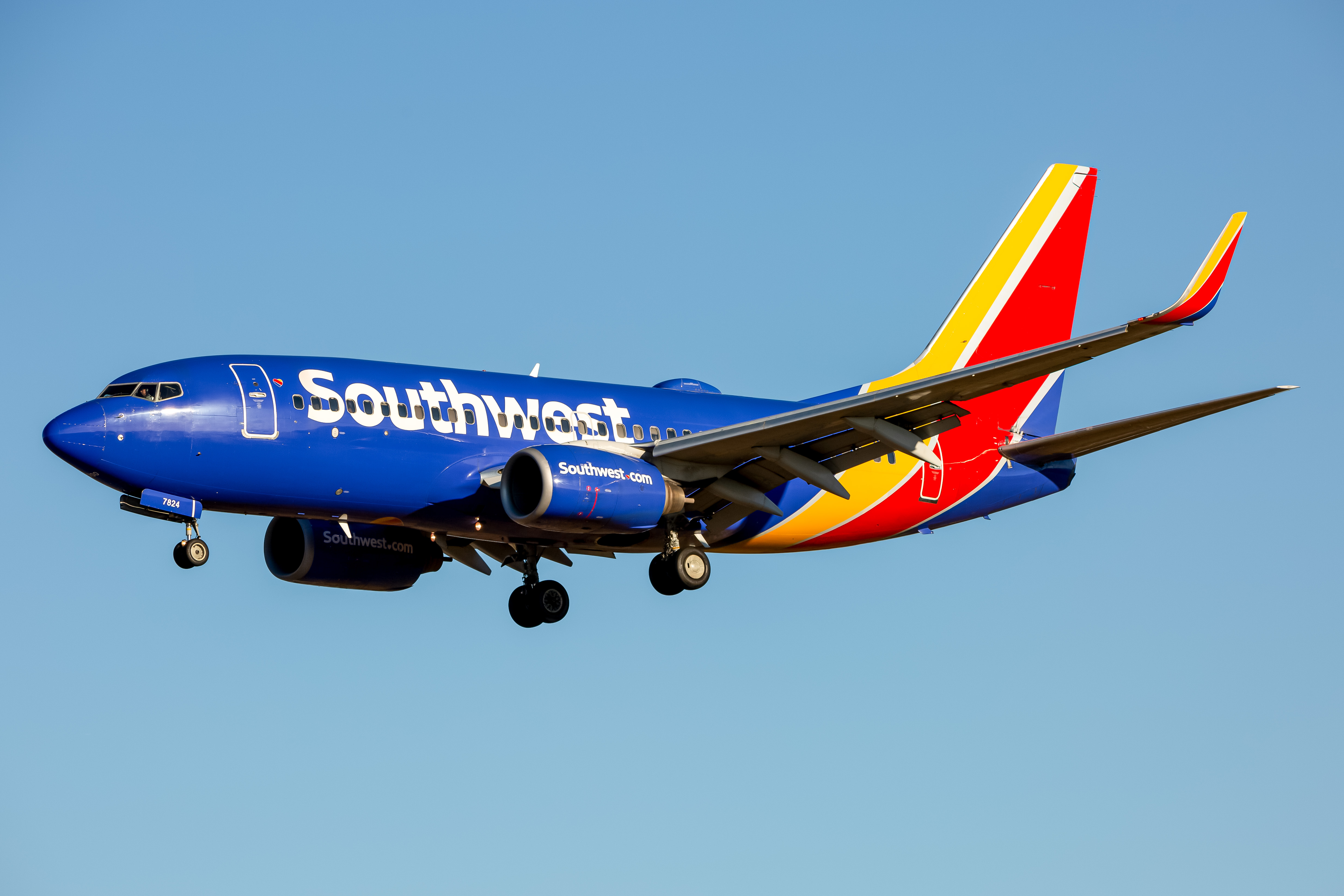 Full size: Southwest Airlines Boeing 737-700 N7824A at Baltimore/Washington International Thurgood Marshall Airport