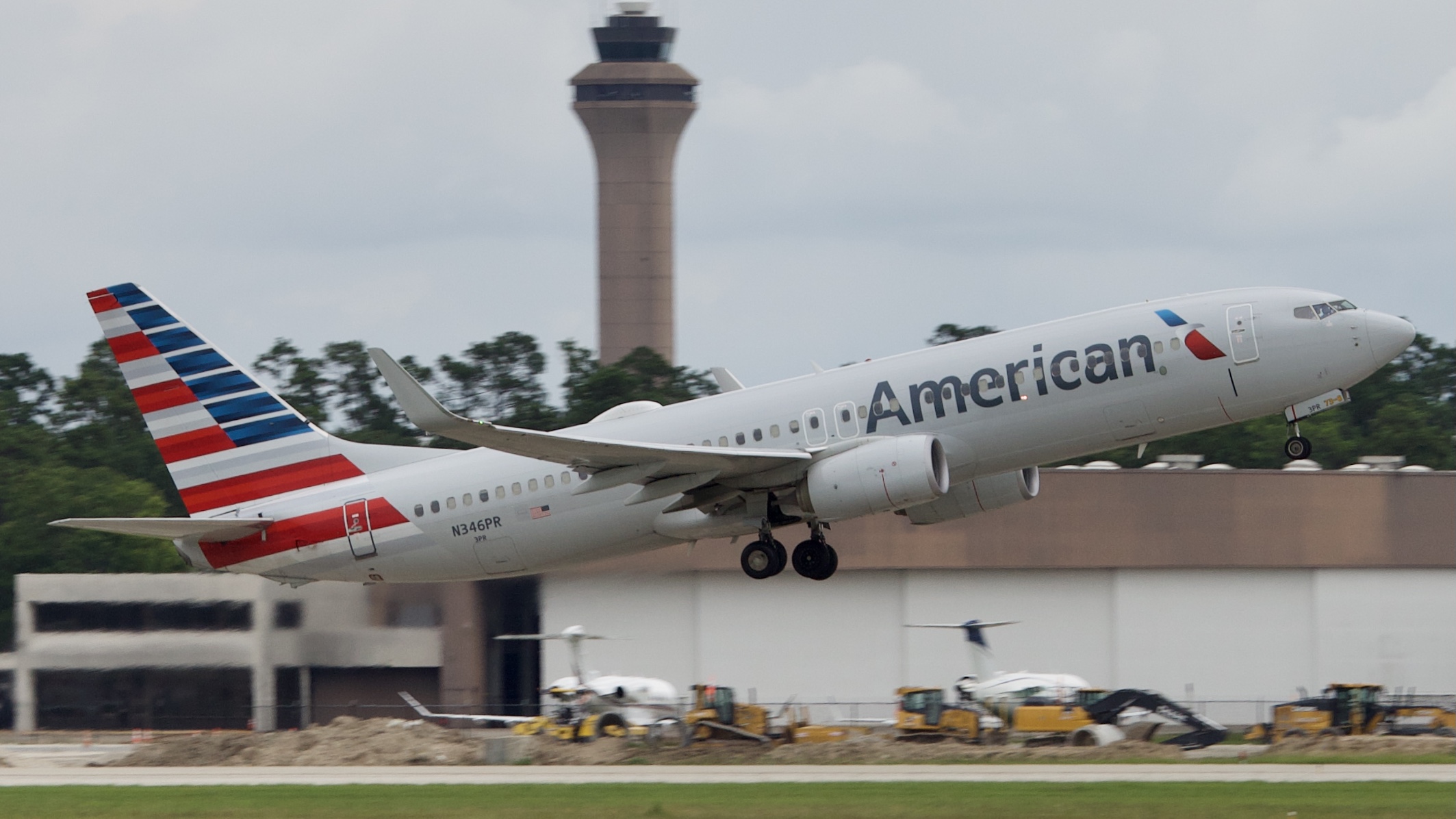 Full size: American Airlines Boeing 737-800 N346PR at Houston-George Bush Intercontinental Airport