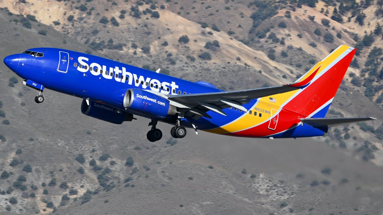 Full size: Southwest Airlines Boeing 737-700 N932WN at Reno/Tahoe International Airport