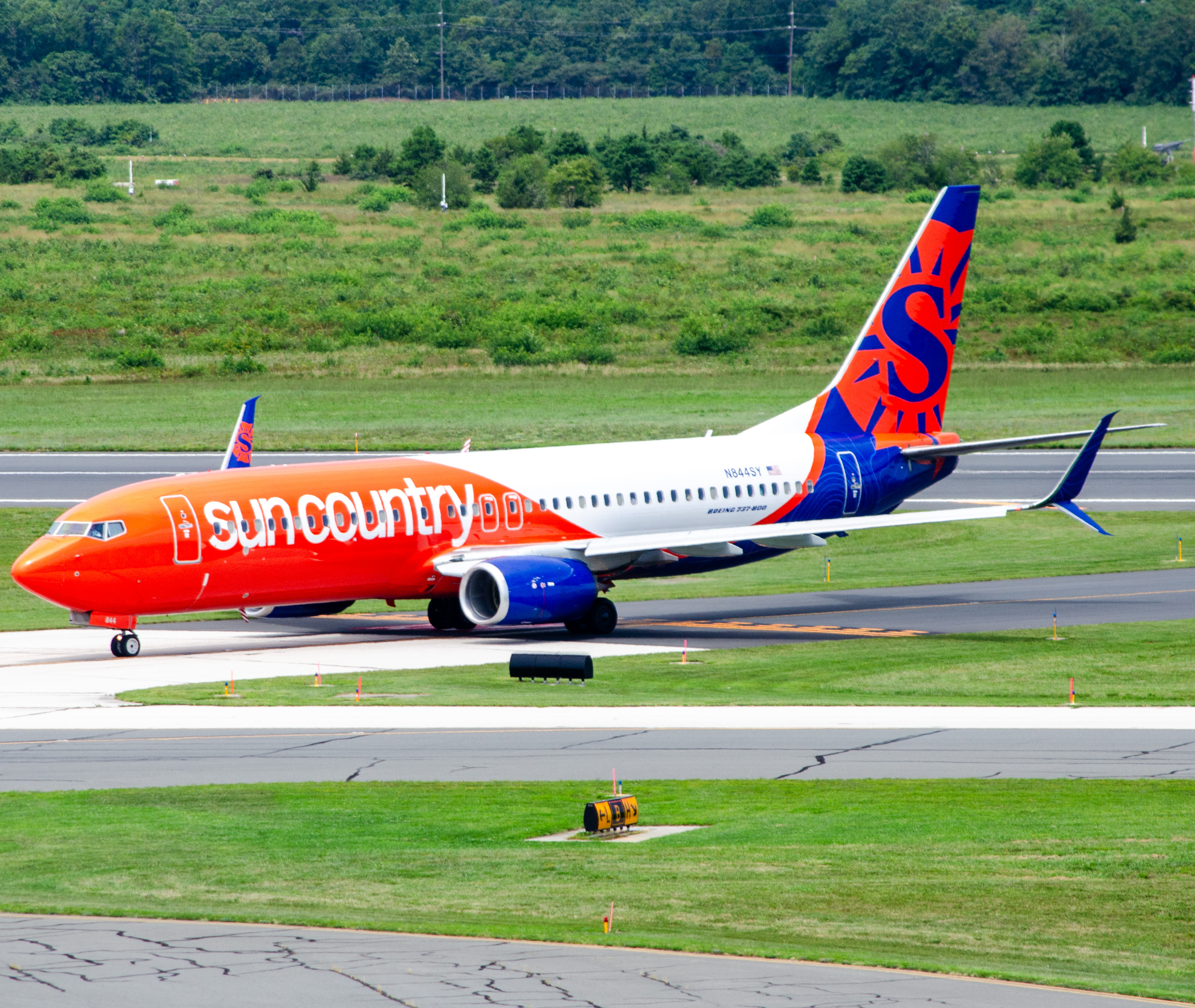 Full size: Sun Country Airlines Boeing 737-800 N844SY at Atlantic City International Airport