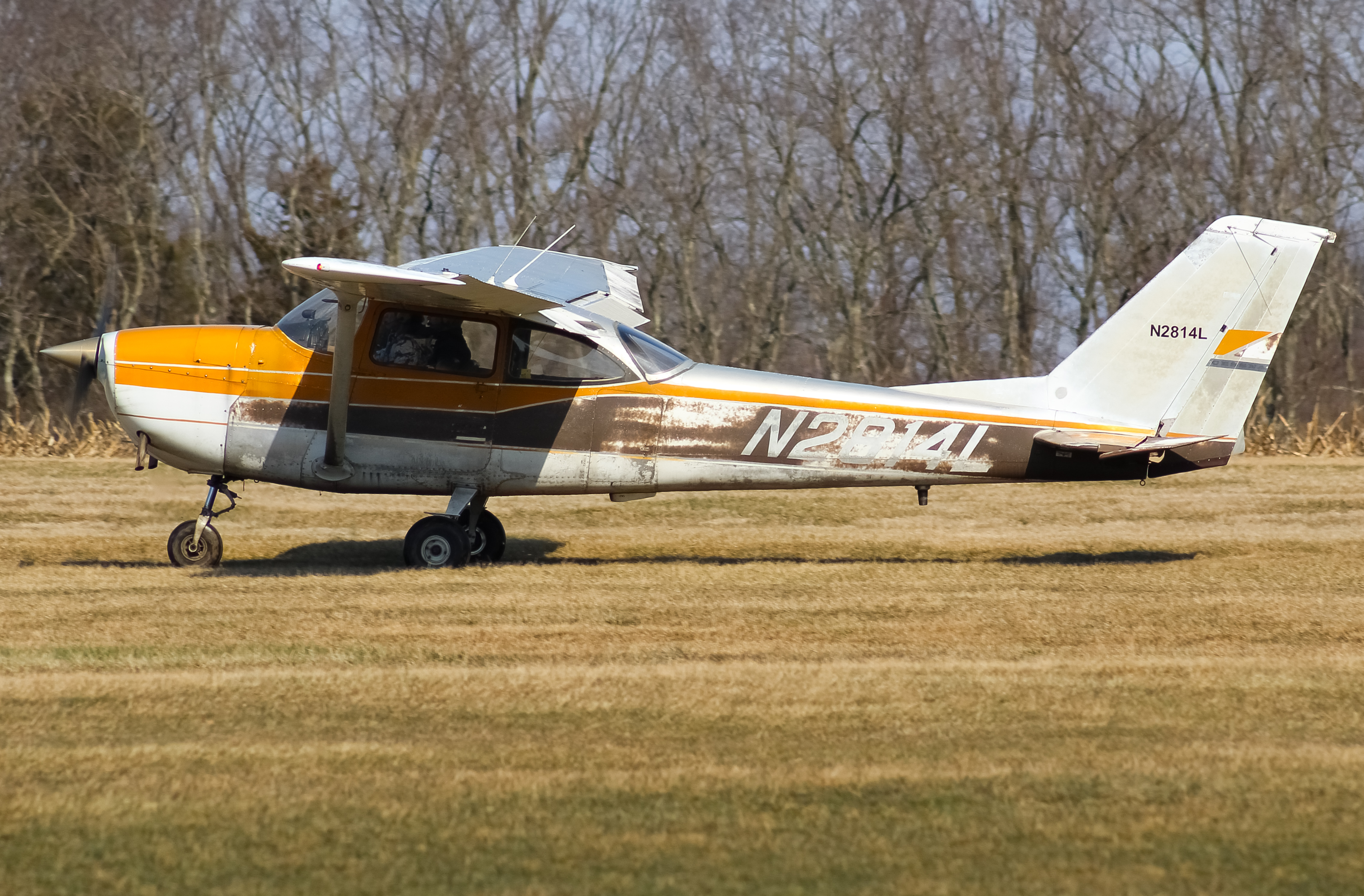Full size: PRIVATE  Cessna 172 N2814L at 