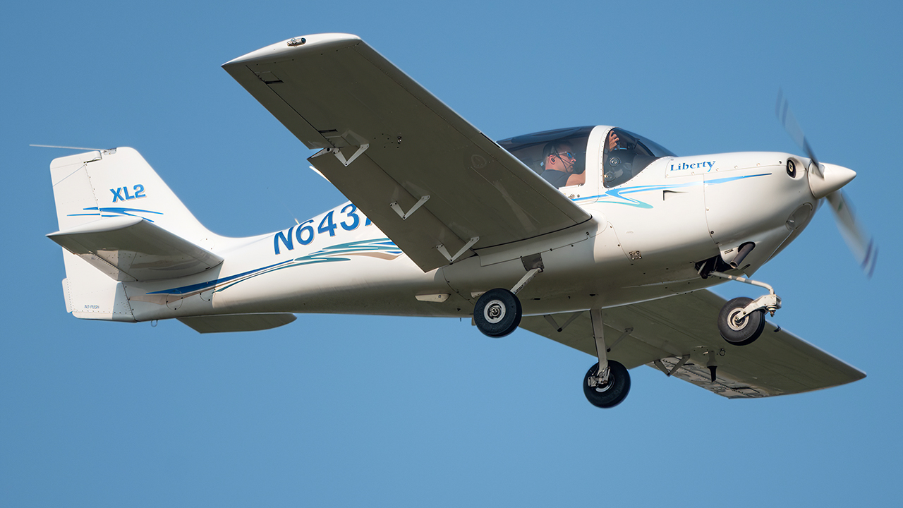 Full size: PRIVATE Liberty XL-2 N643XL at Washington Dulles International Airport