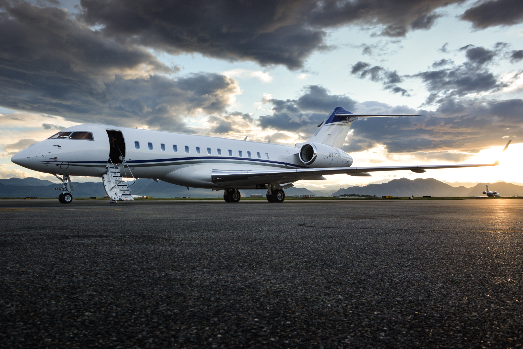 Full size: PRIVATE Bombardier Global 6000 N400BC at Rocky Mountain Metro Airport