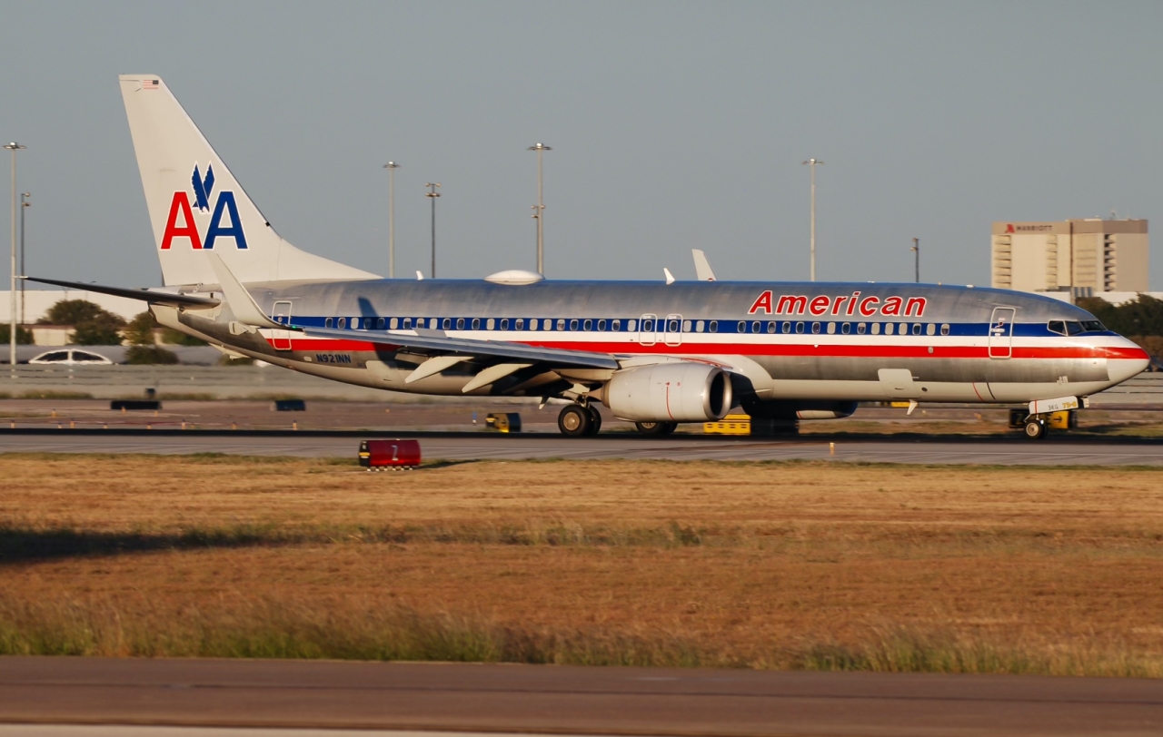 Full size: American Airlines Boeing 737-800 N921NN at Dallas-Fort Worth International Airport