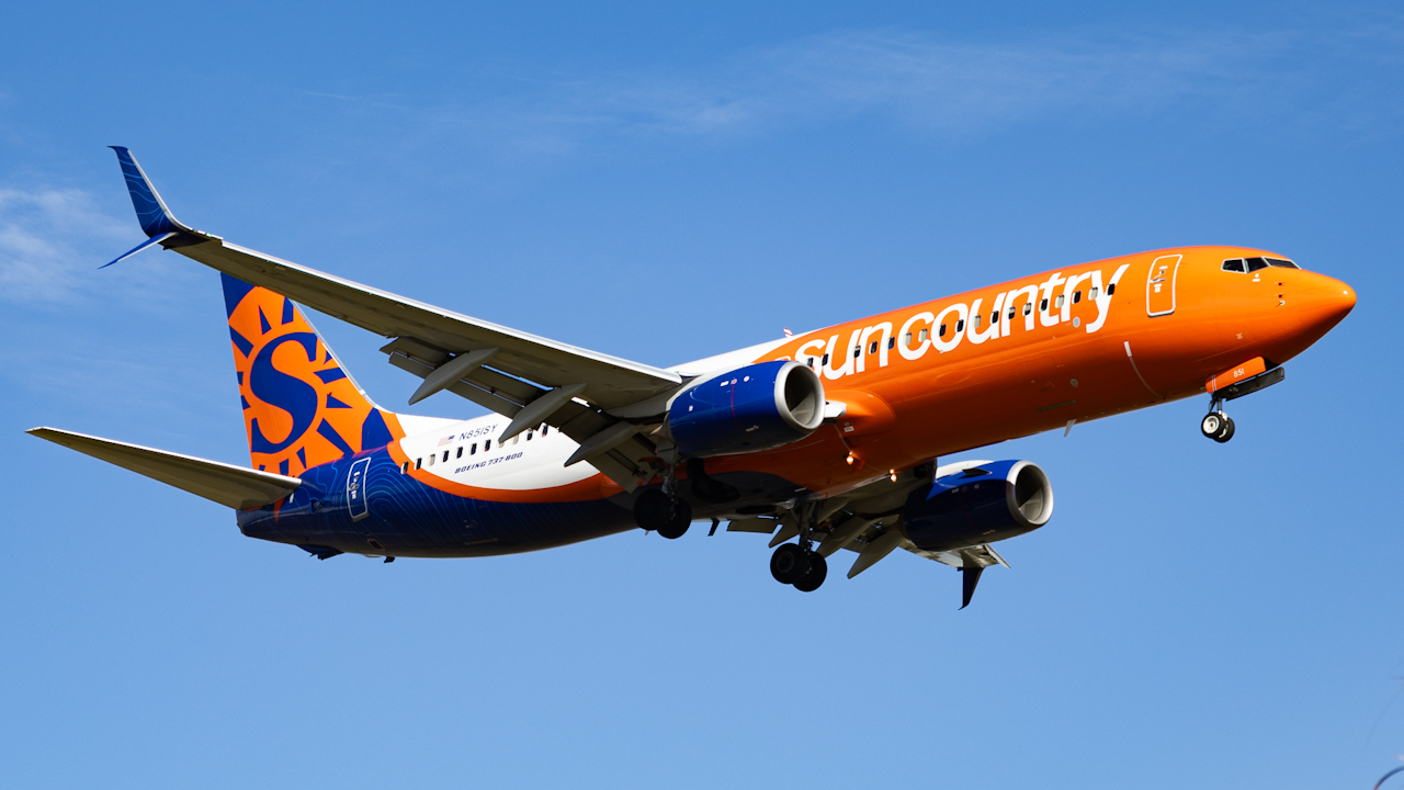 Full size: Sun Country Airlines Boeing 737-800 N851SY at Tampa International Airport