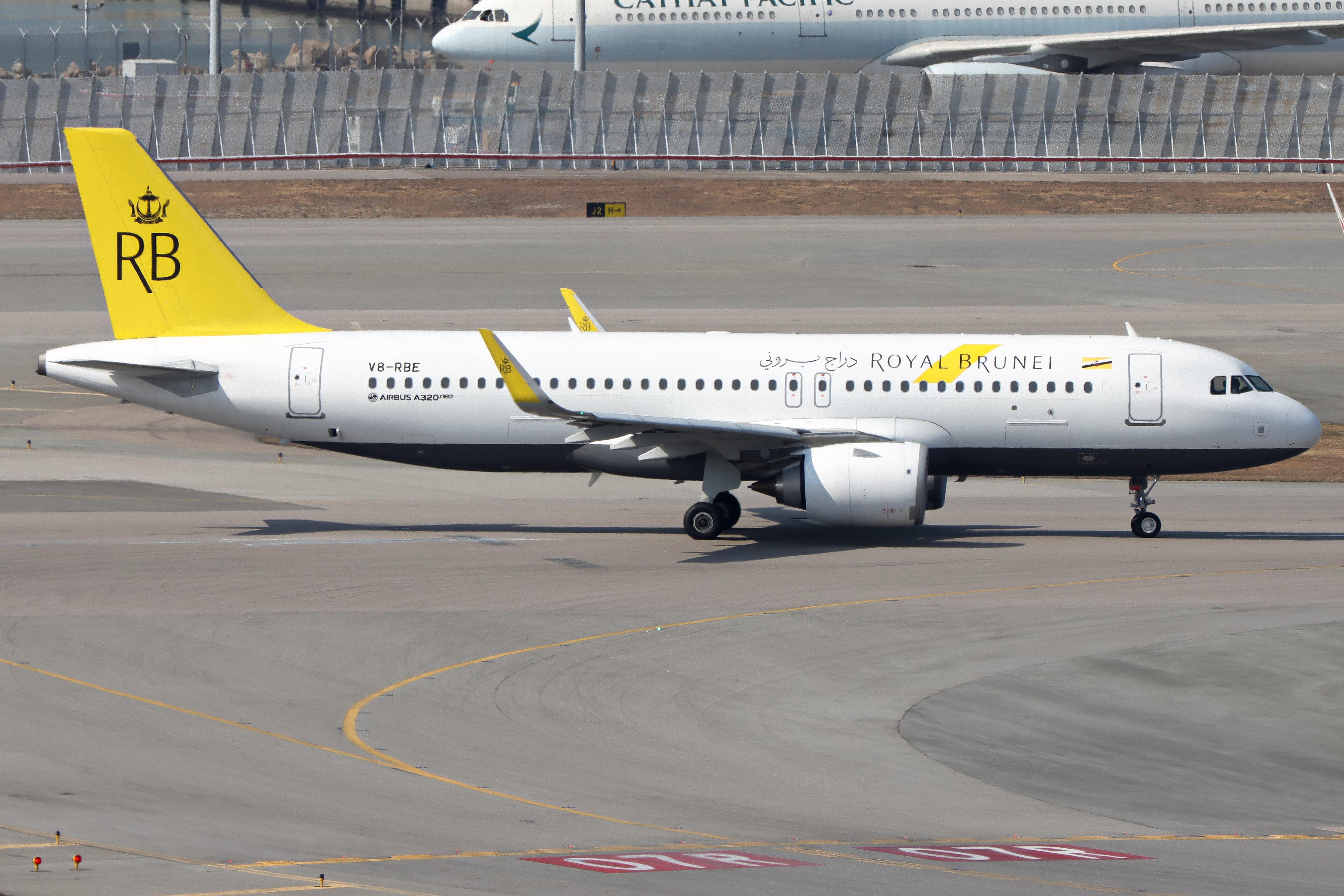 Full size: Royal Brunei Airlines Airbus A320NEO V8-RBE at Hong Kong International Airport