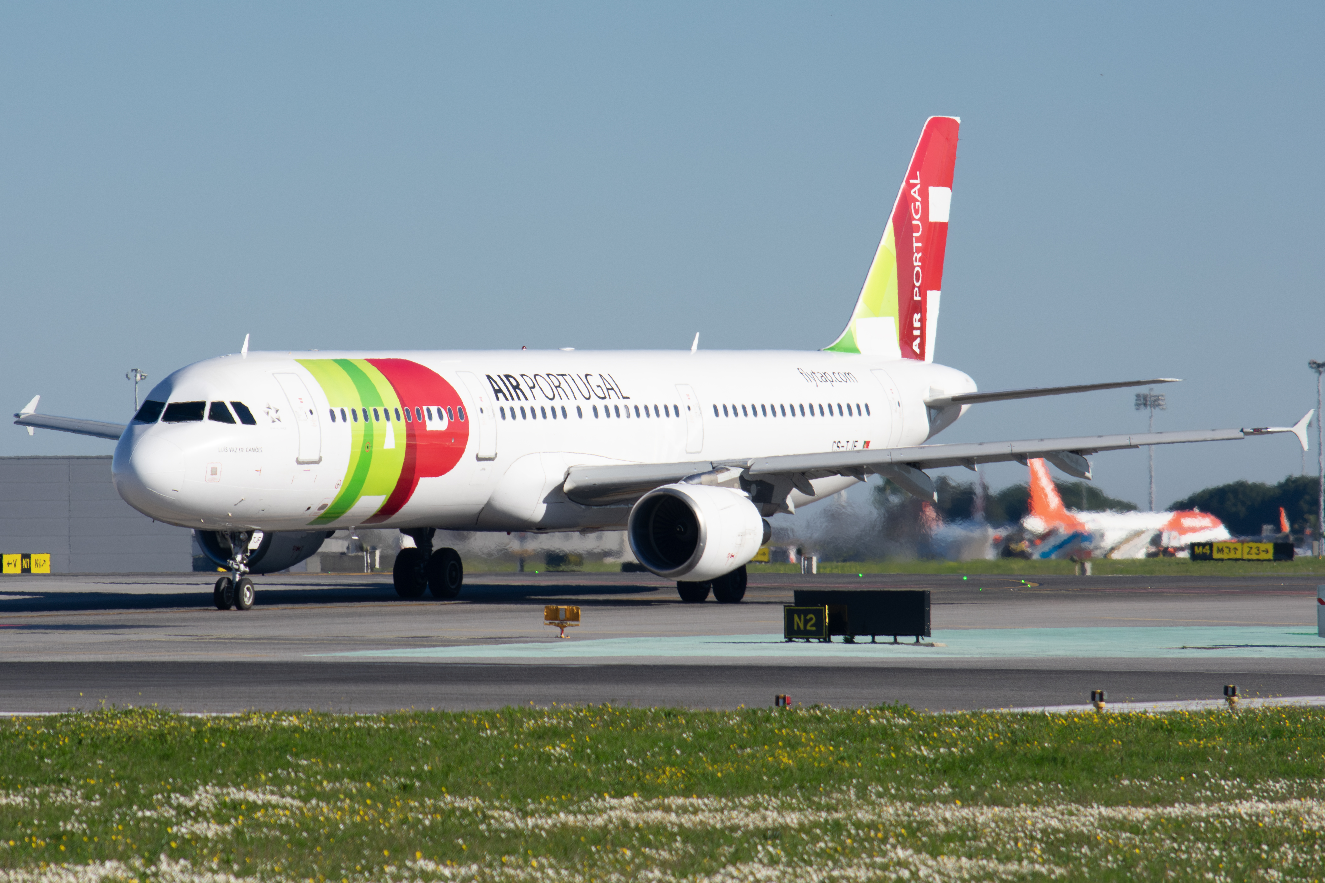 Full size: TAP Air Portugal Airbus A321-200 CS-TJF at Lisbon Humberto Delgado Airport