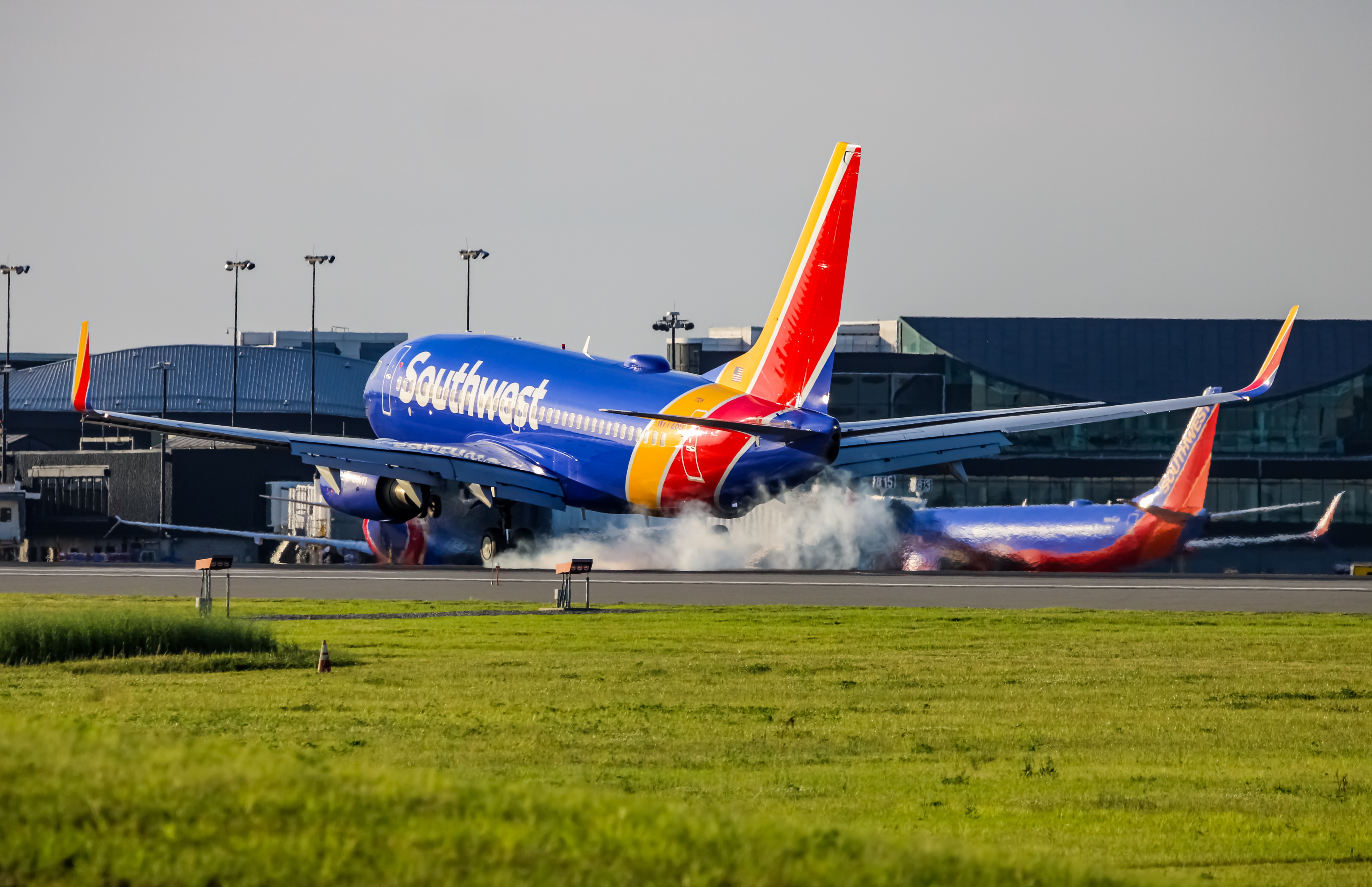 Full size: Southwest Airlines Boeing 737-700 N7728D at Baltimore/Washington International Thurgood Marshall Airport