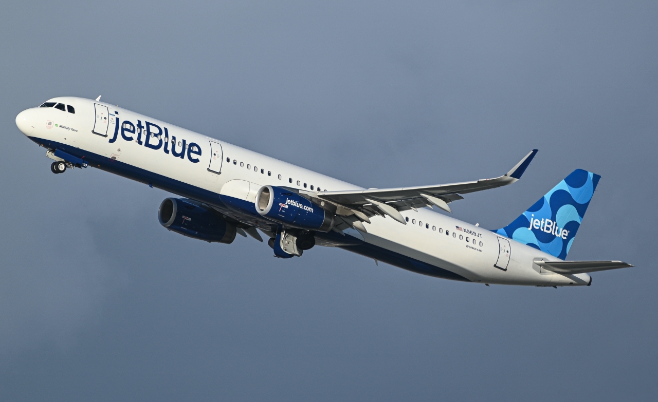 Full size: JetBlue Airways Airbus A321-200 N969JT at Los Angeles International Airport