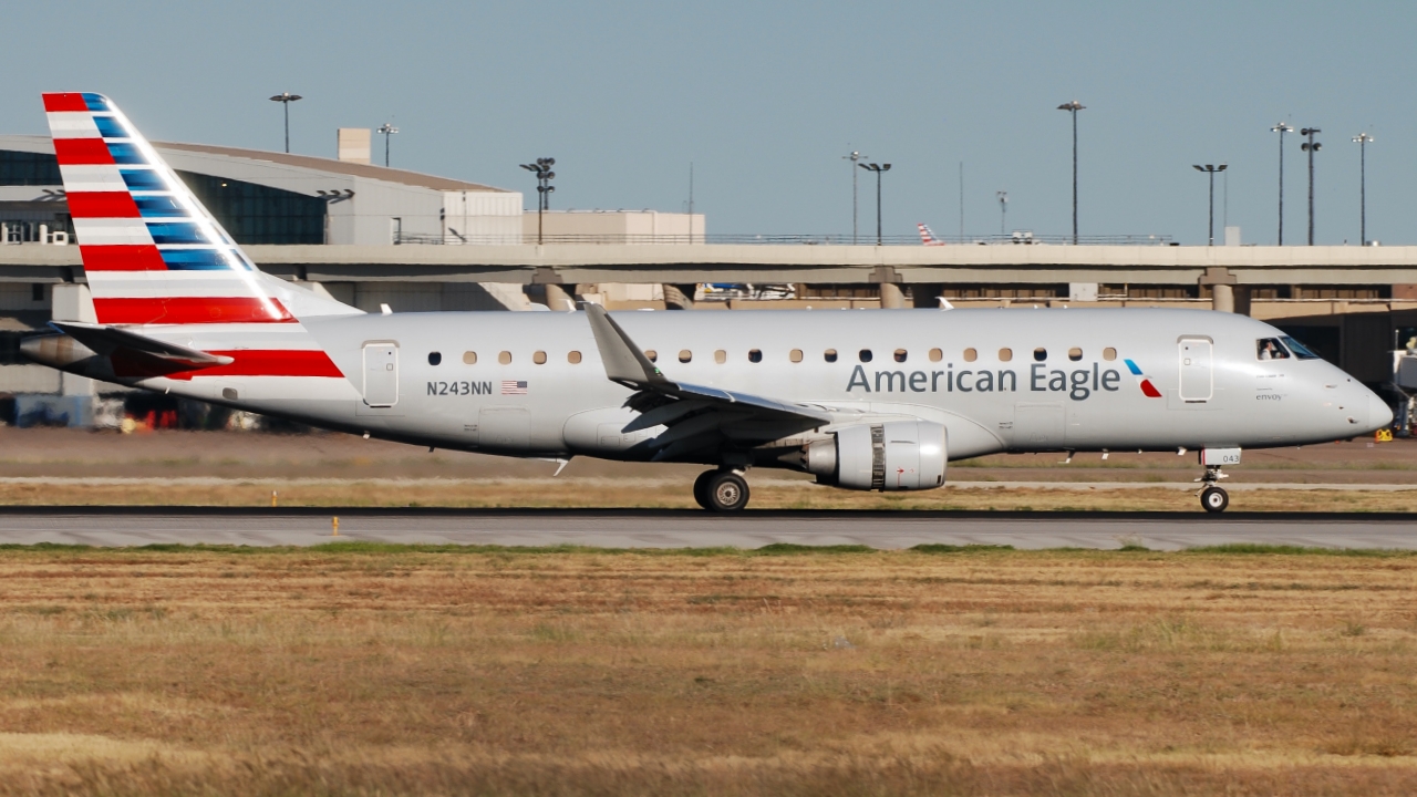 Full size: American Airlines Embraer E175 N243NN at Dallas-Fort Worth International Airport