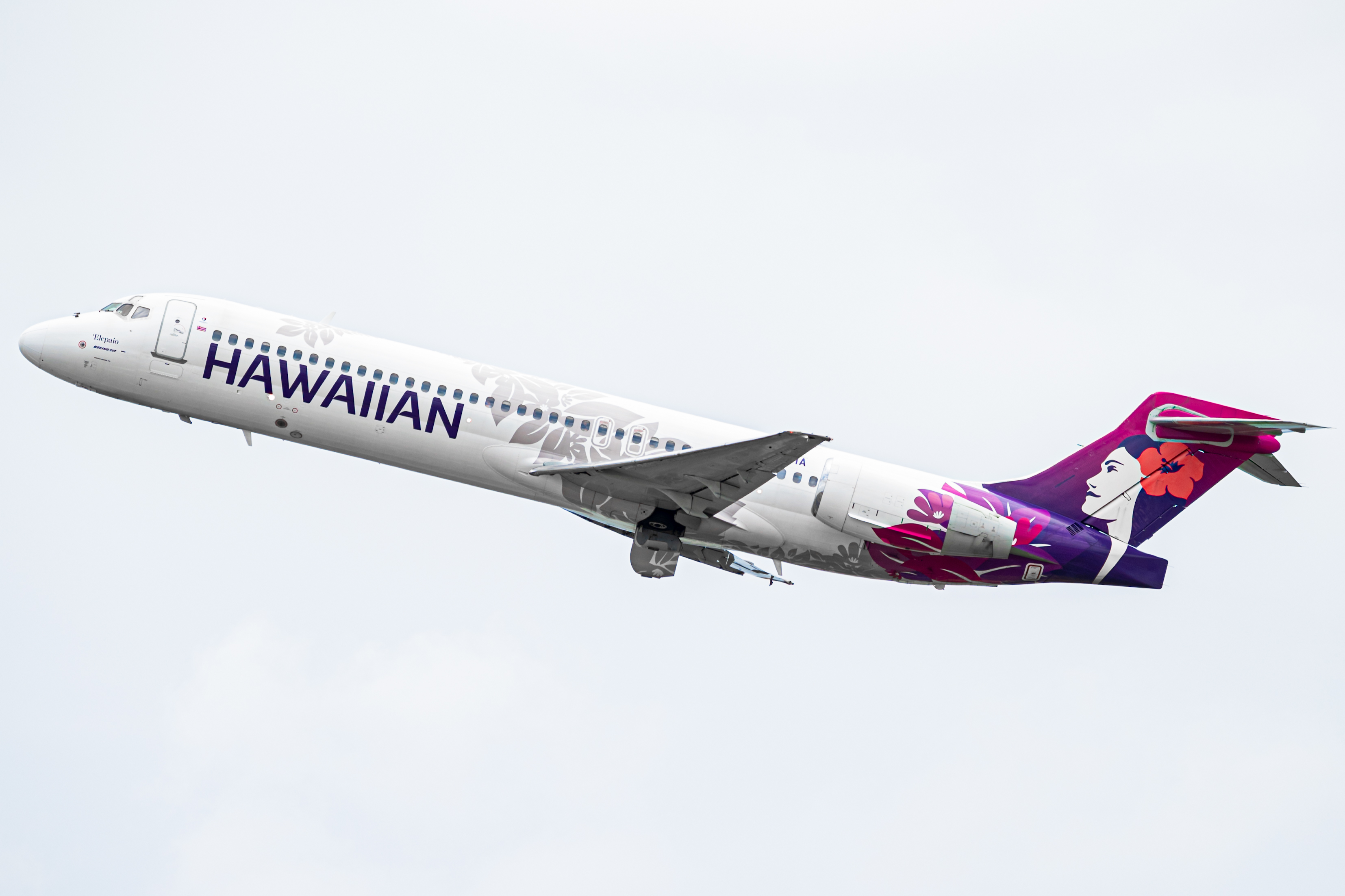 Full size: Hawaiian Airlines Boeing 717-200 N476HA at Daniel K Inouye International Airport