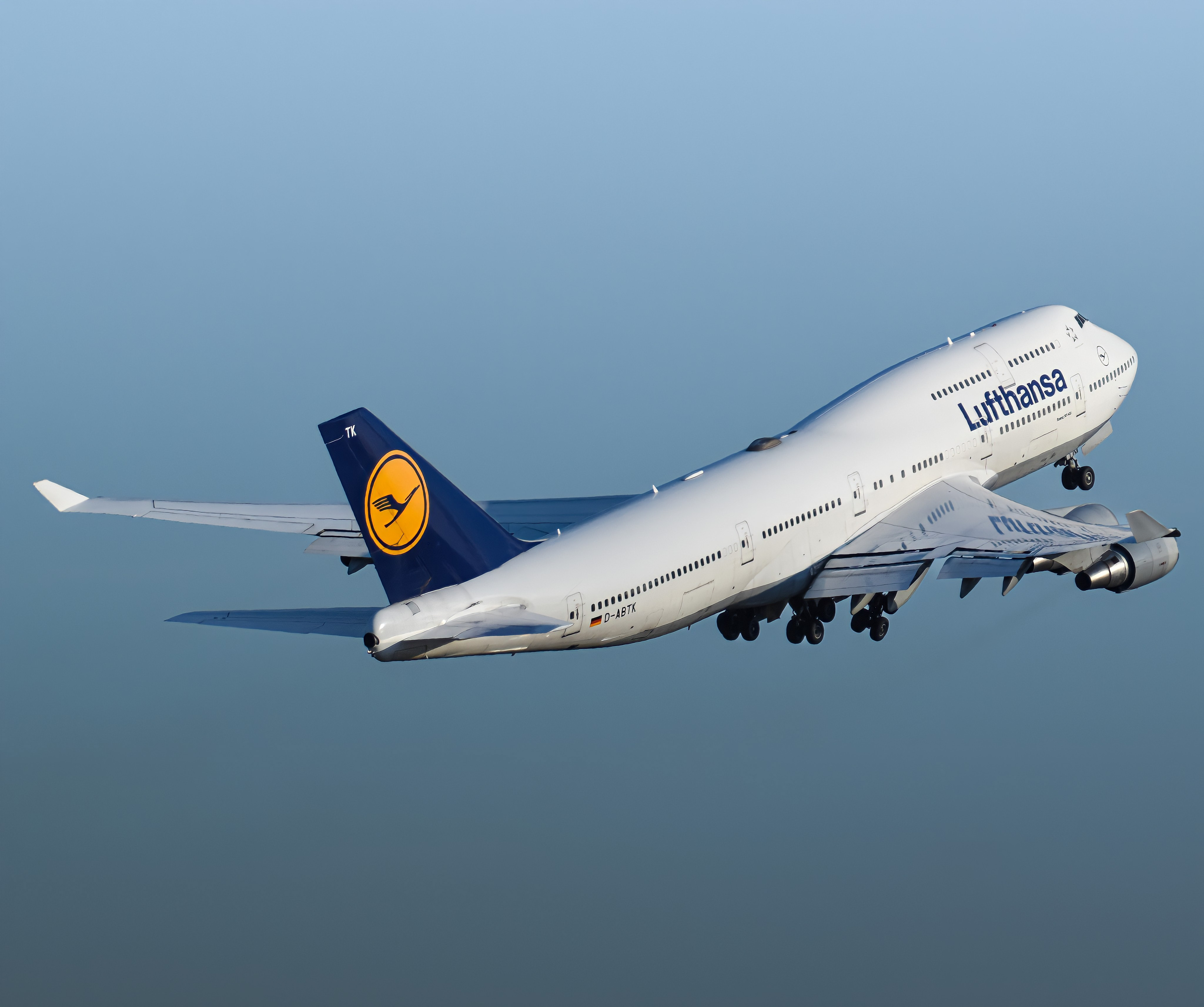 Full size: Lufthansa Boeing 747-400 D-ABTK at General Edward Lawrence Logan International Airport