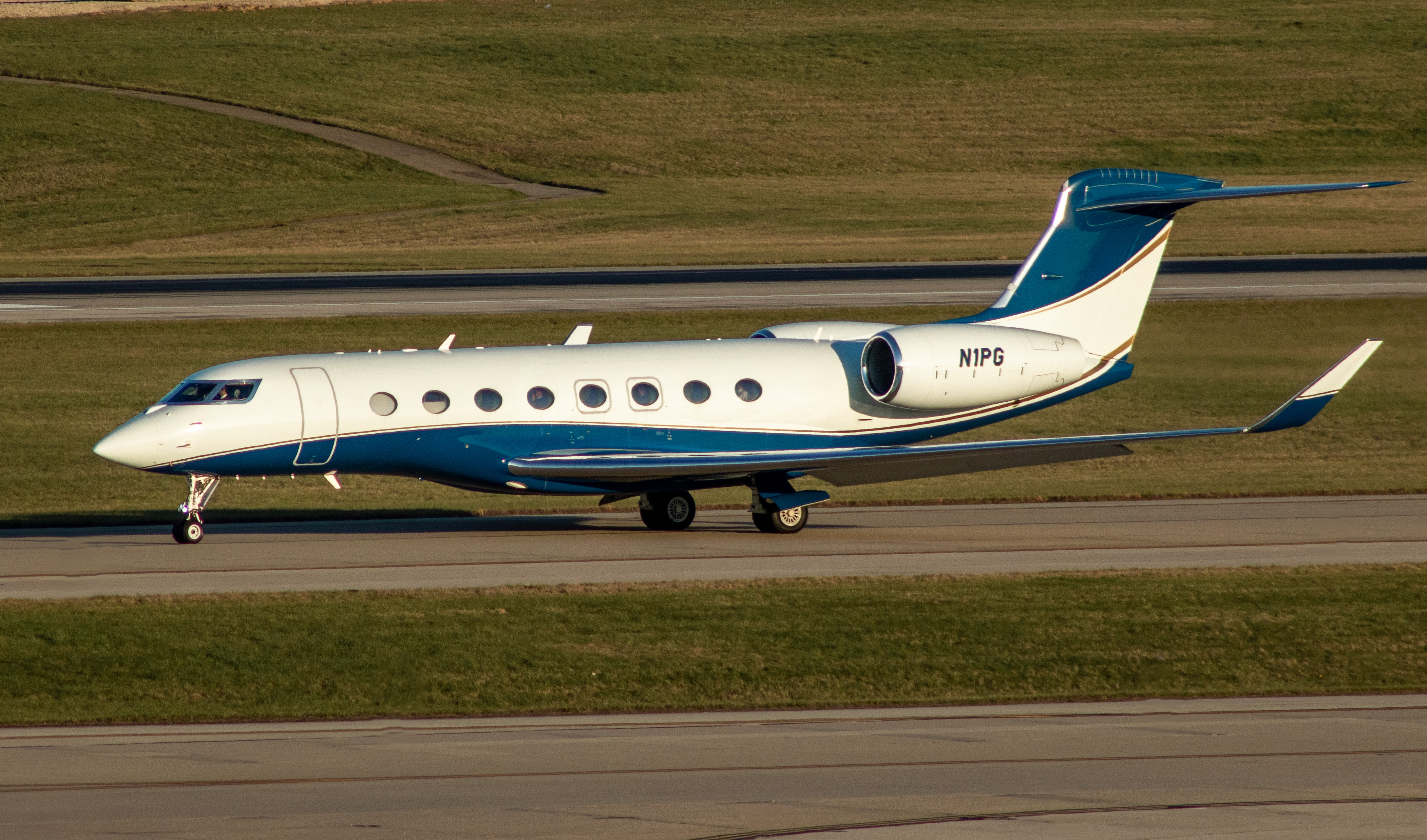 Full size: PRIVATE Gulfstream G650 N1PG at Cincinnati/Northern Kentucky International Airport
