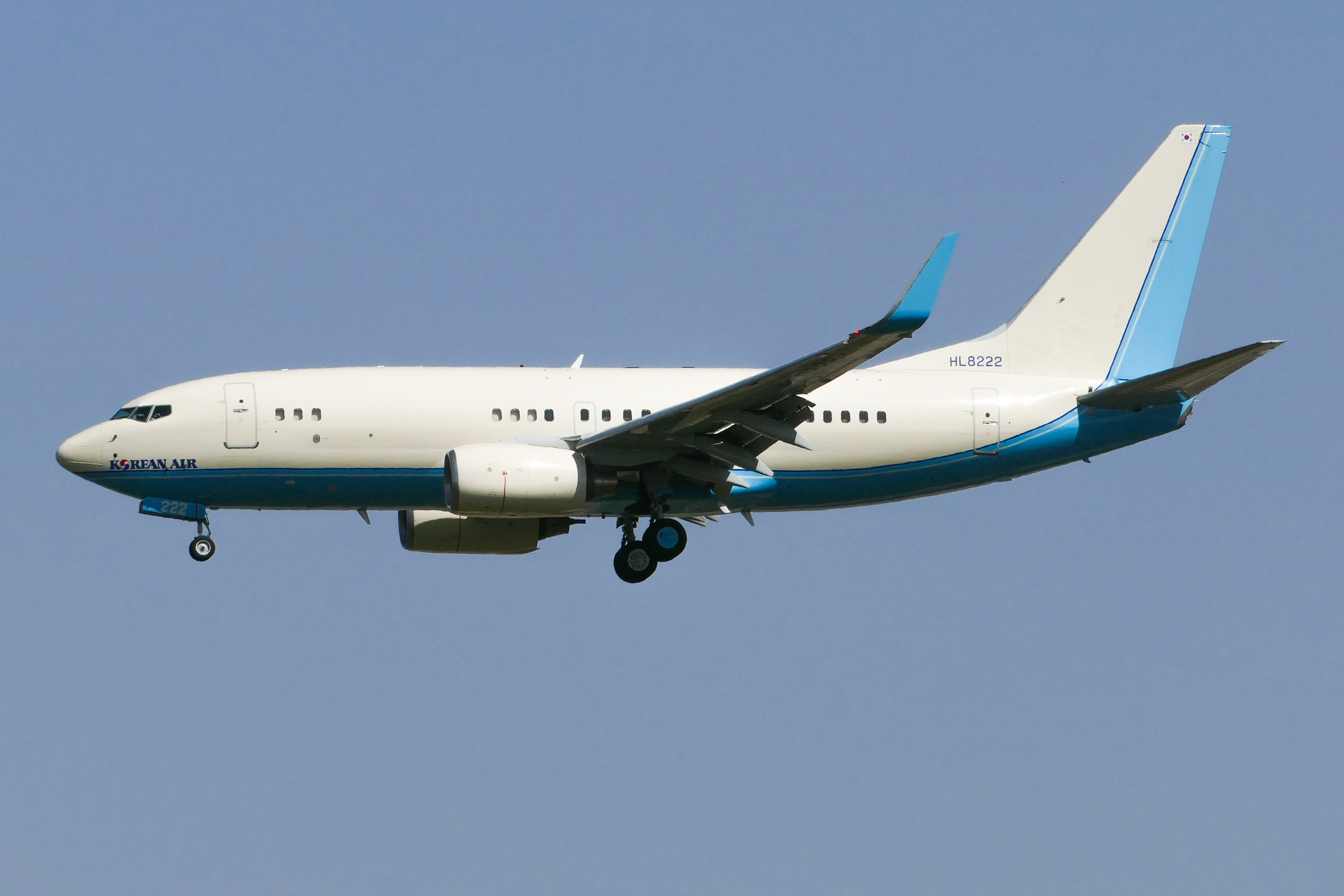 Full size: Korean Air Boeing 737-700BBJ HL8222 at Austin-Bergstrom International Airport