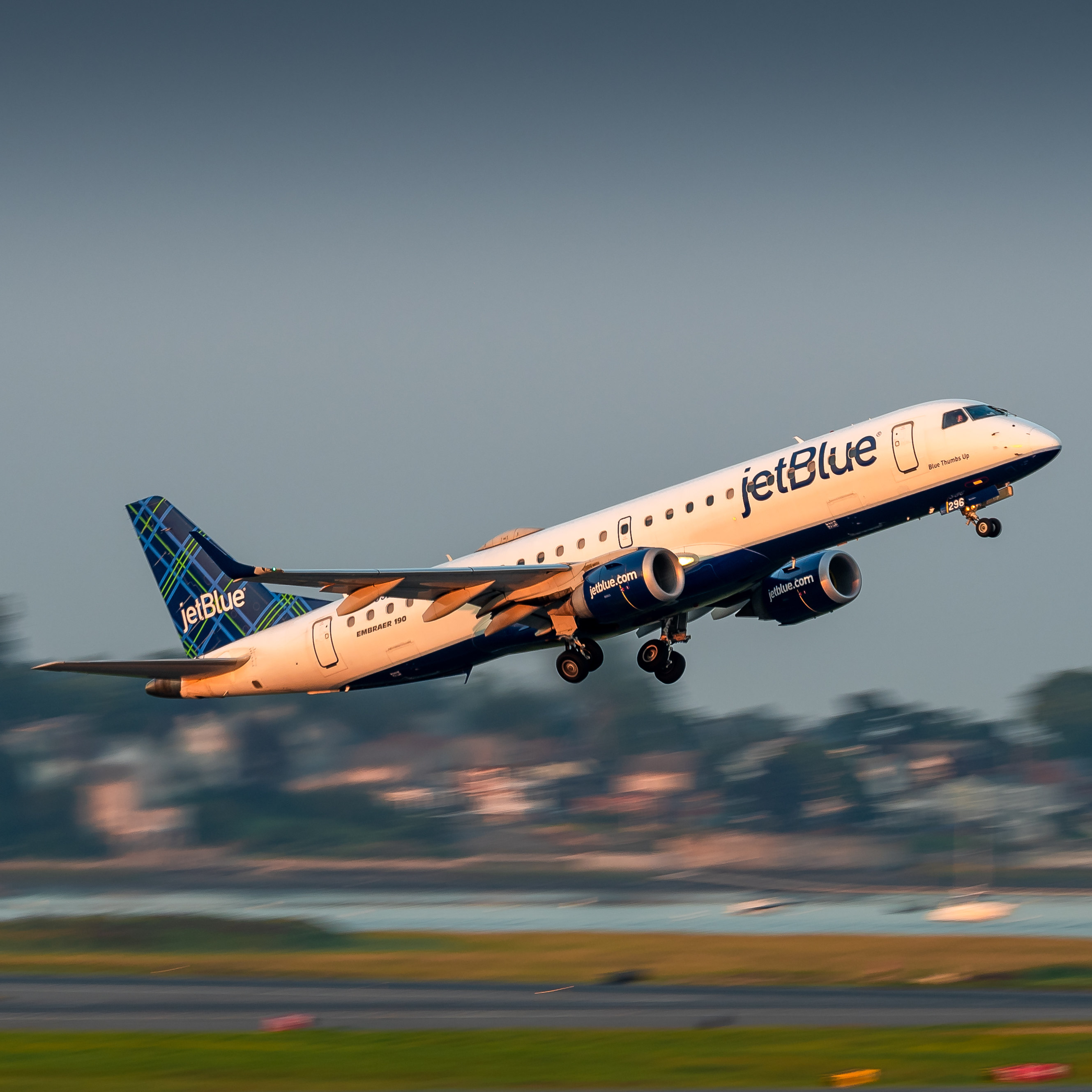 Full size: JetBlue Airways Embraer E190 N296JB at General Edward Lawrence Logan International Airport