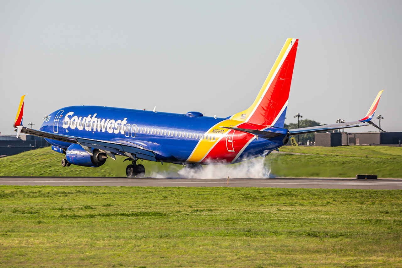 Full size: Southwest Airlines Boeing 737-800 N8580Z at Baltimore/Washington International Thurgood Marshall Airport