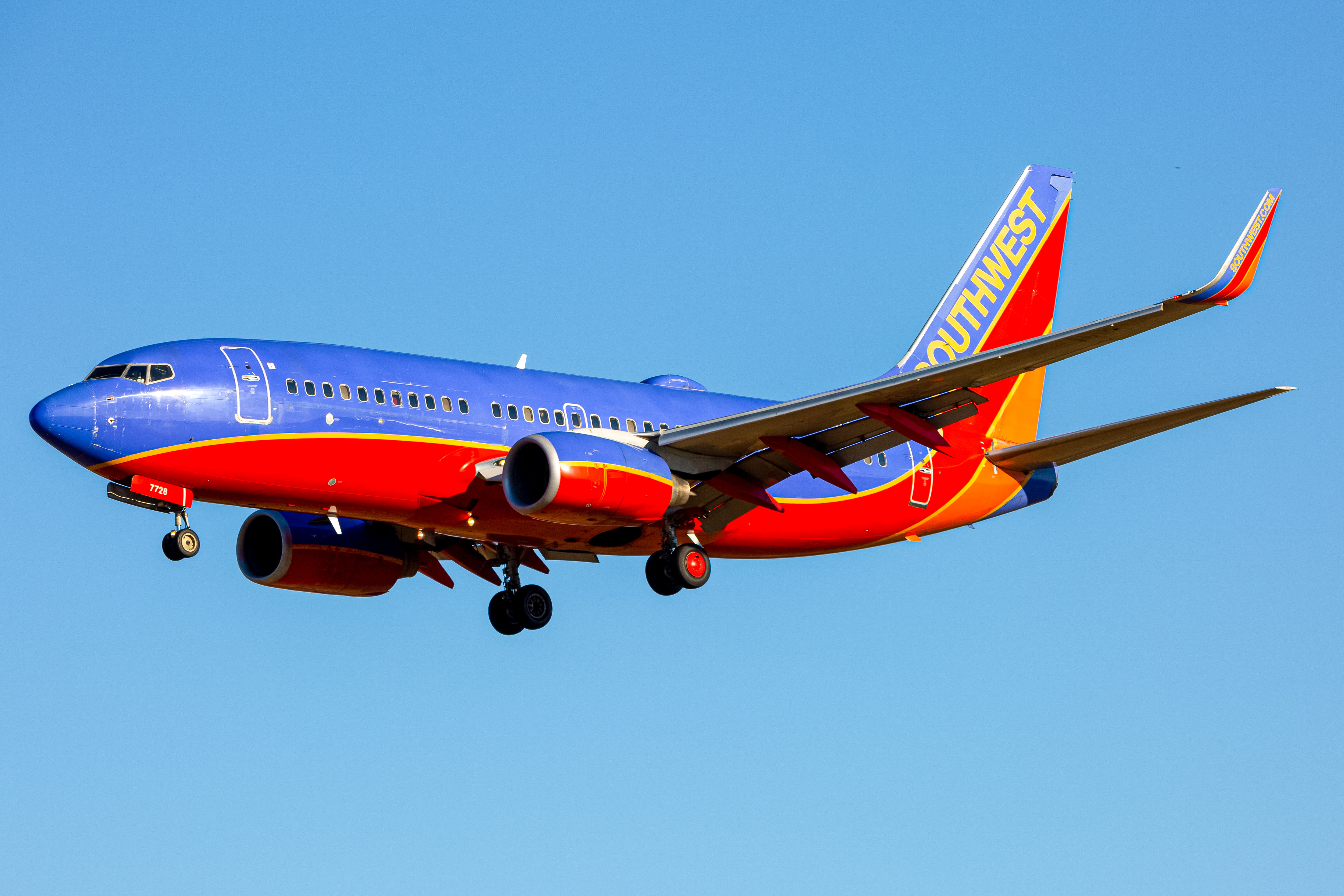 Full size: Southwest Airlines Boeing 737-700 N7728D at Baltimore/Washington International Thurgood Marshall Airport