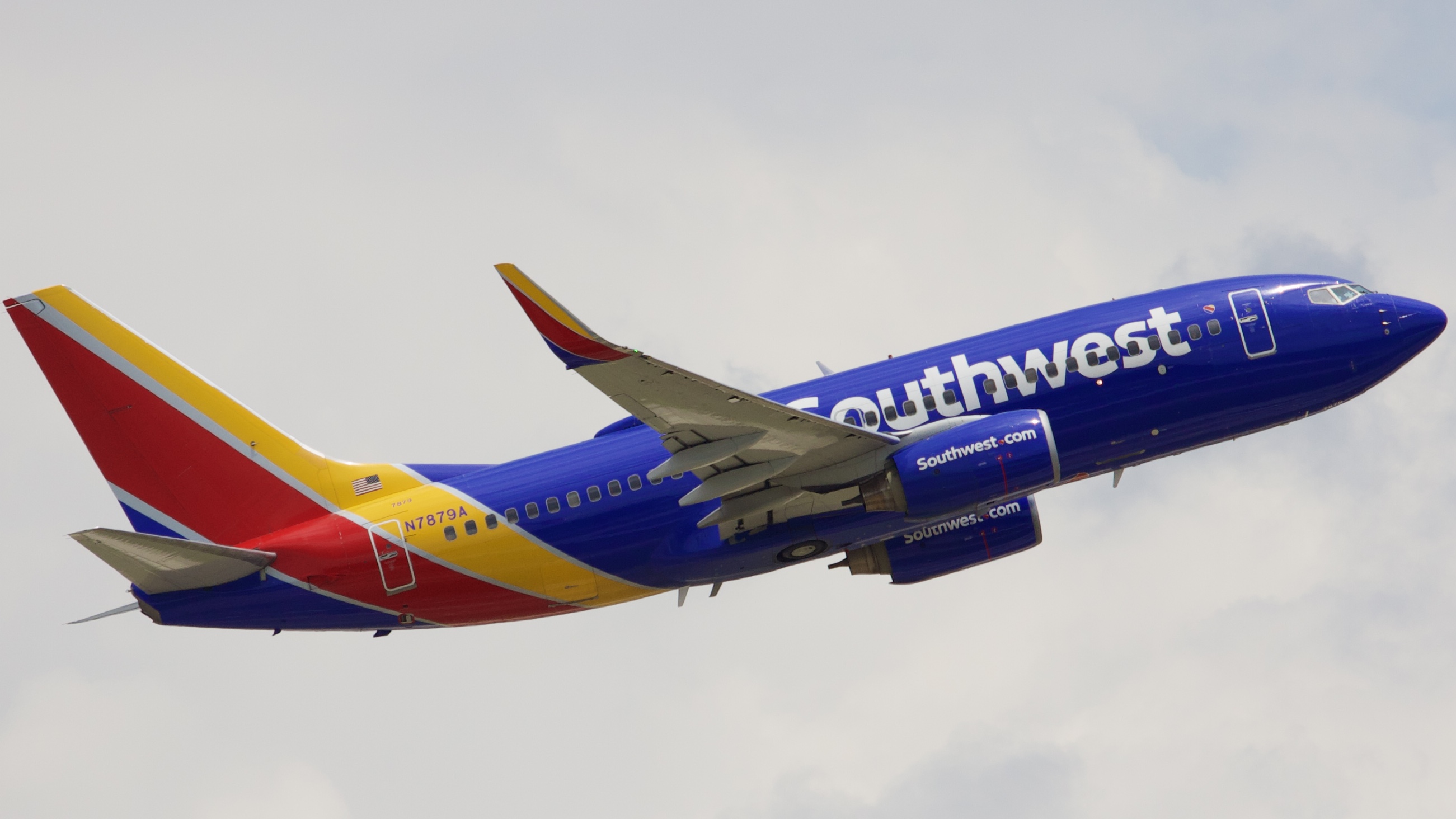 Full size: Southwest Airlines Boeing 737-700 N7879A at Houston-George Bush Intercontinental Airport