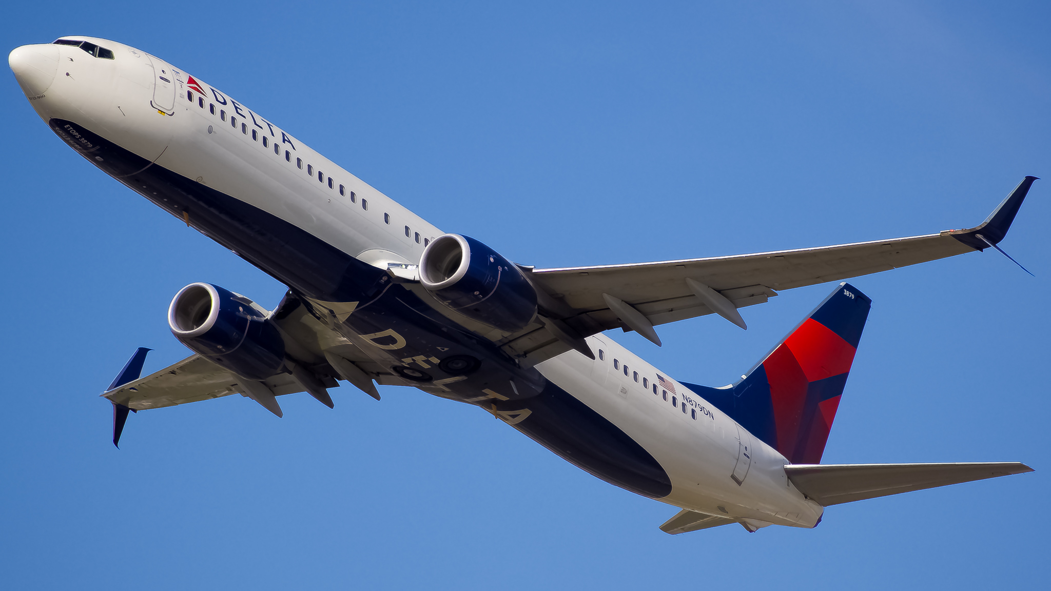 Full size: Delta Airlines Boeing 737-900ER N879DN at Hartsfield-Jackson Atlanta International Airport