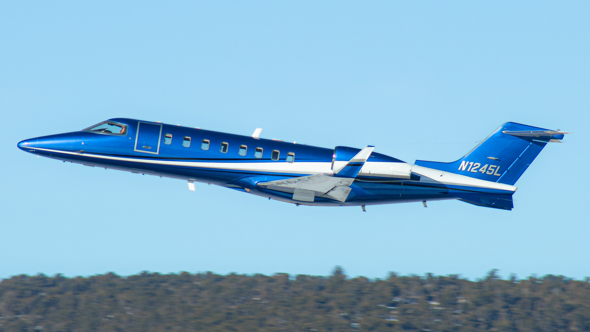 Full size: PRIVATE Learjet 45 N1245L at Eagle County Regional Airport