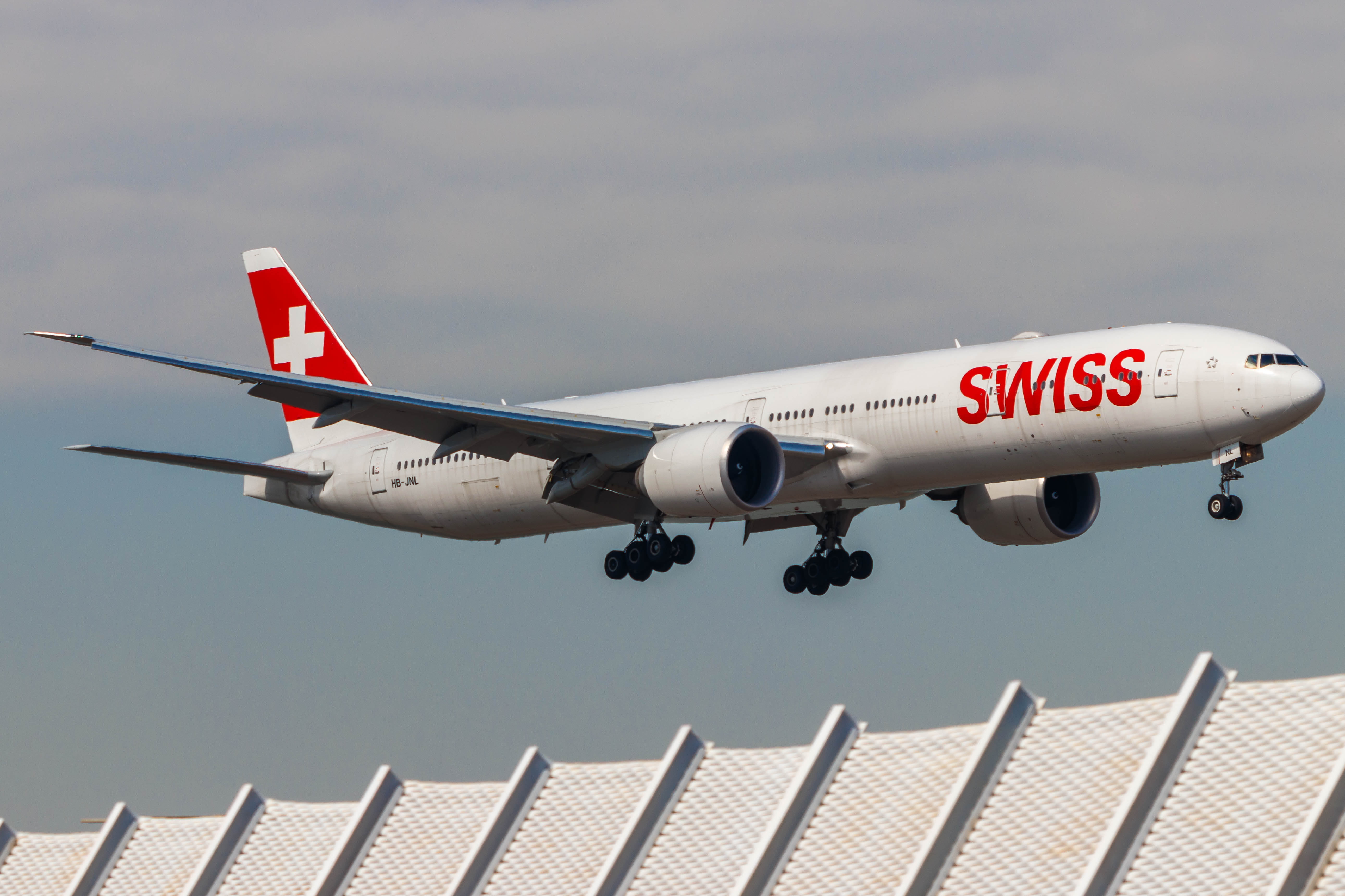 Full size: Swiss International Air Lines Boeing 777-300ER HB-JNL at Hong Kong International Airport