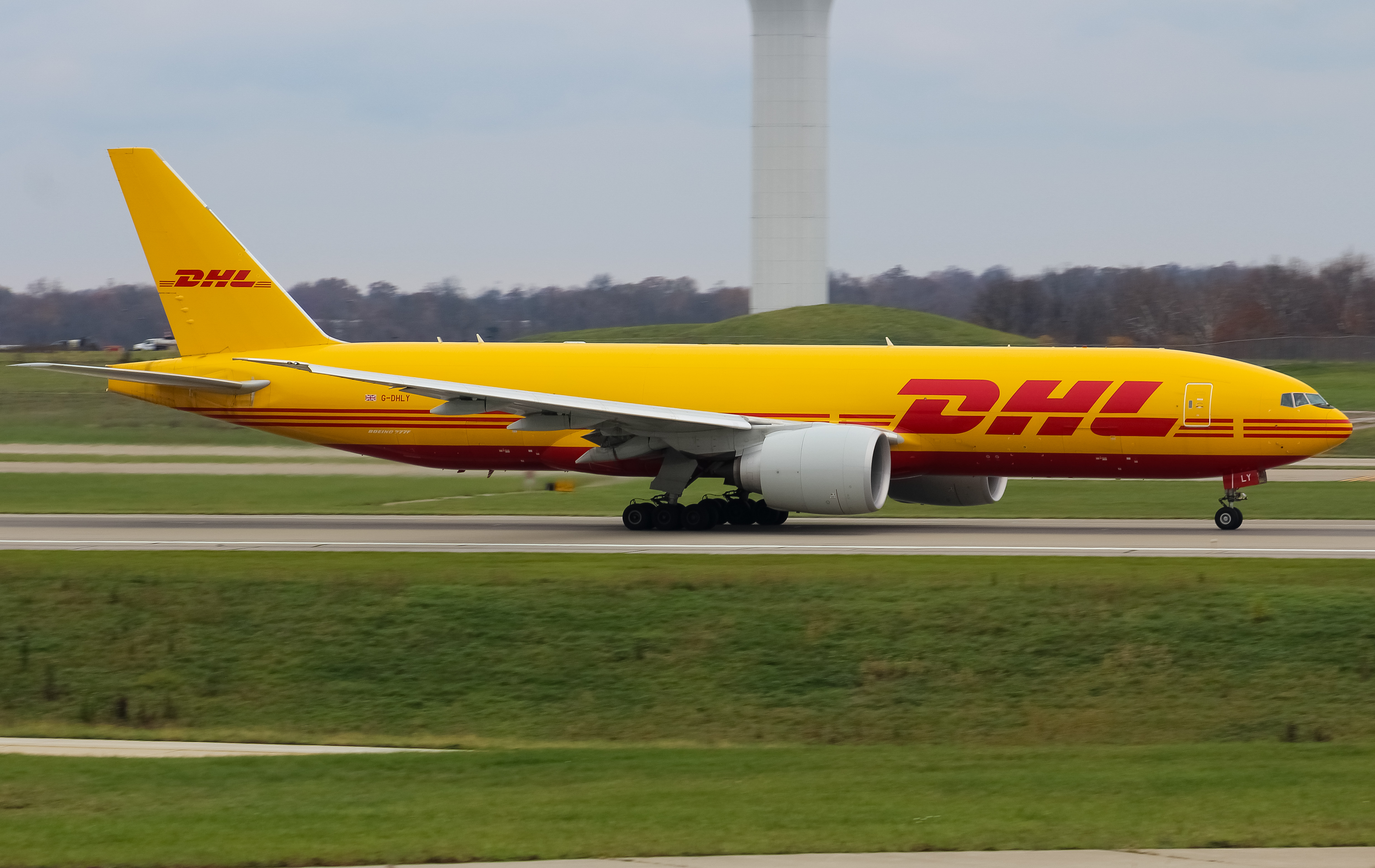 Full size: DHL Boeing 777-F G-DHLY at Cincinnati/Northern Kentucky International Airport