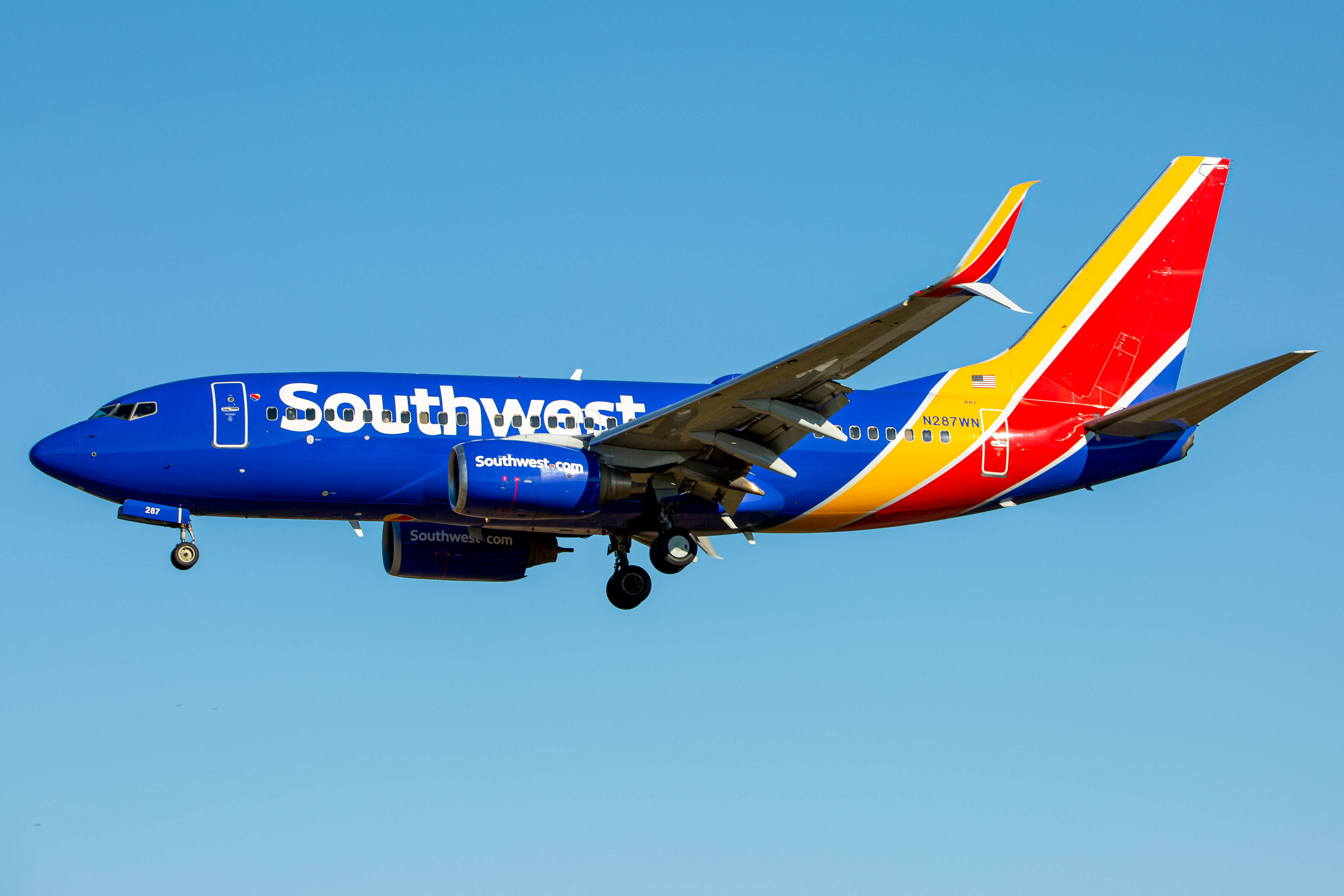 Full size: Southwest Airlines Boeing 737-700 N287WN at Baltimore/Washington International Thurgood Marshall Airport